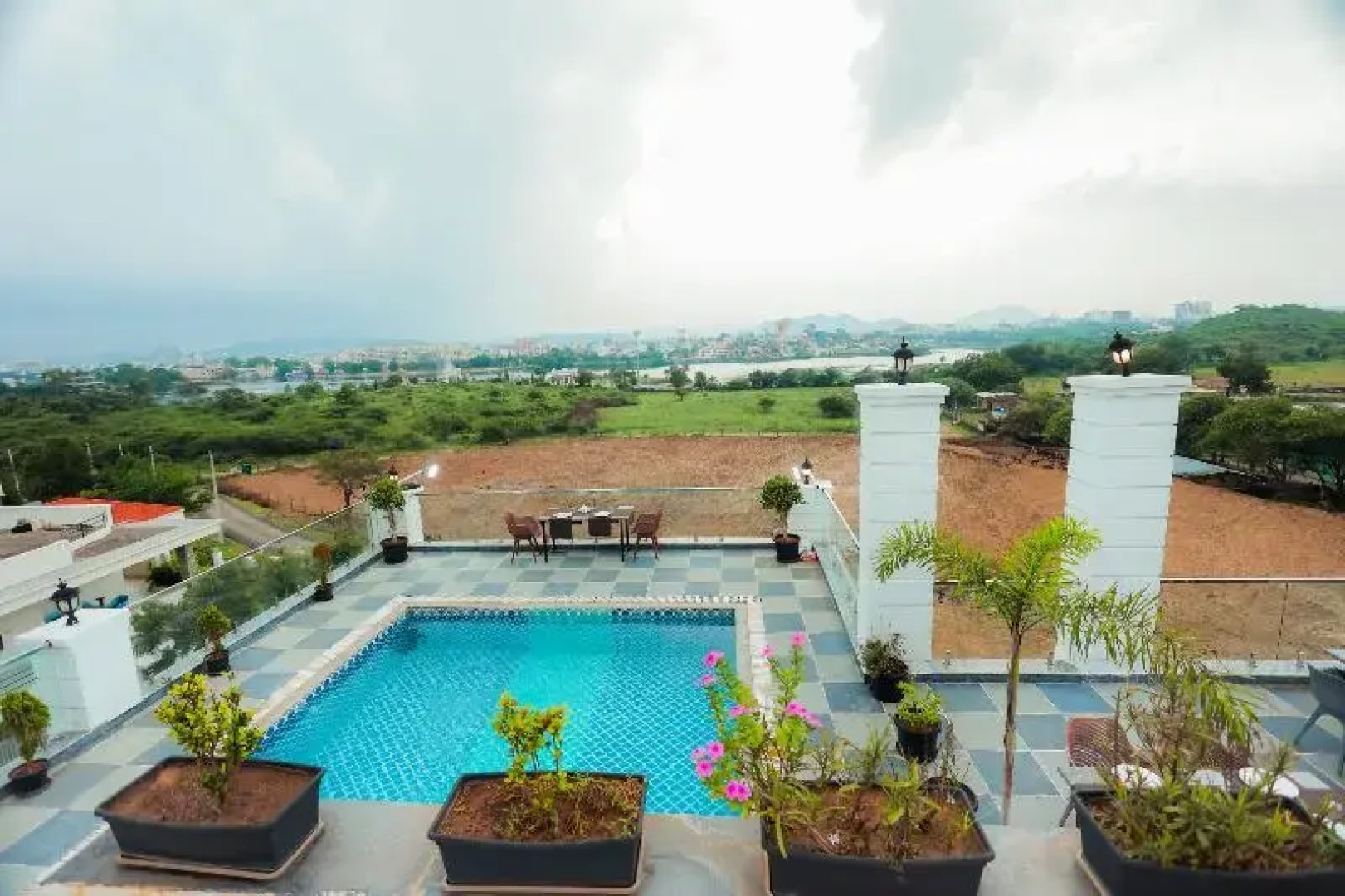 Revaas Lake View Boutique Hotel