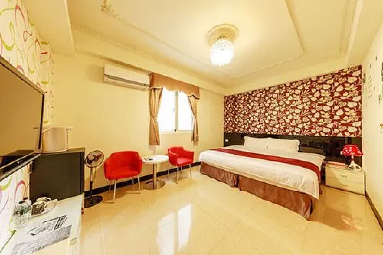 Autumn casual about Earl Seasons Bed and Breakfast