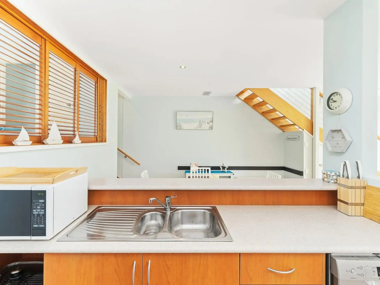 ORION BLUE BEACH STAY Vincentia 4pm Check Out Sundays