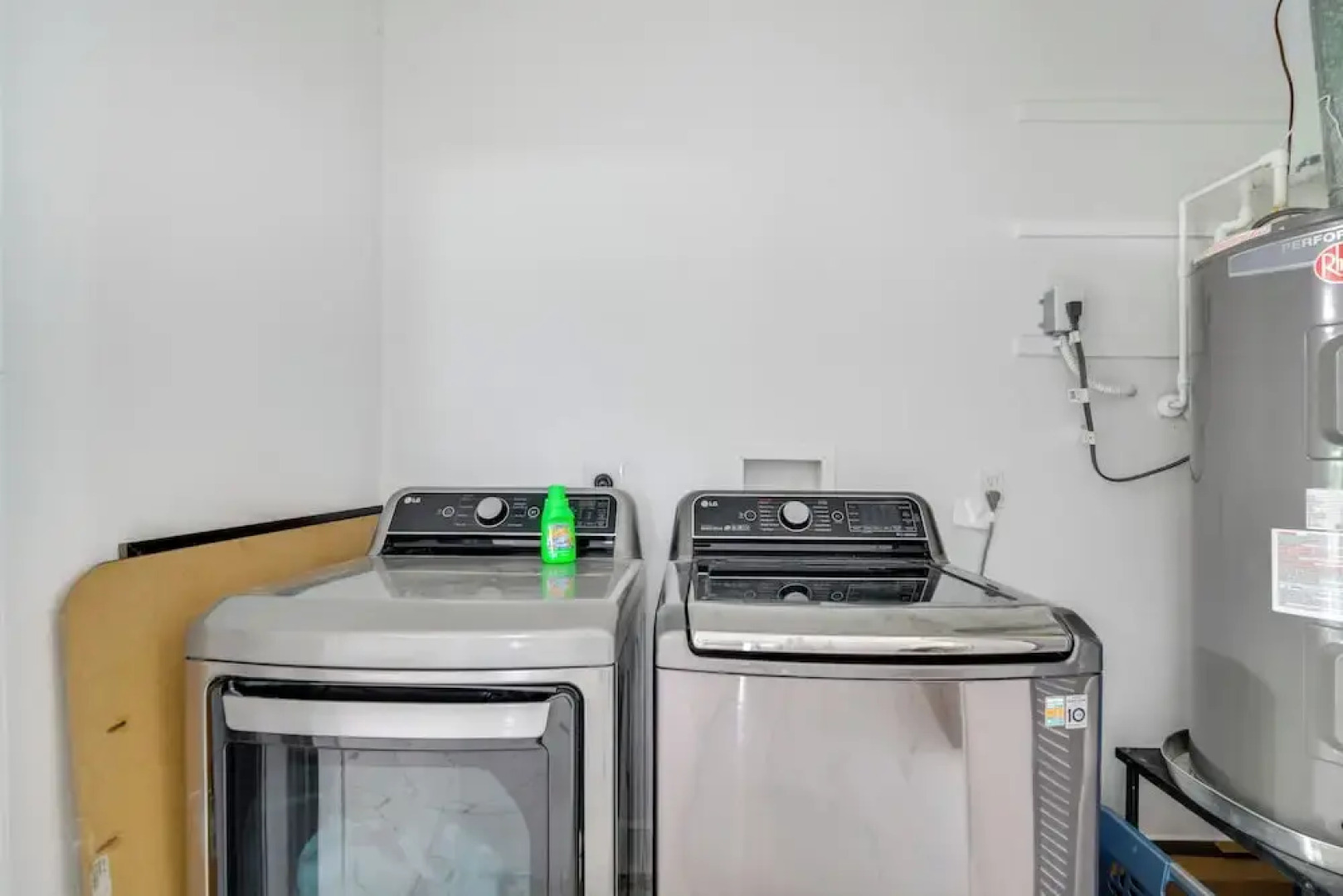 Swim, Hike & Kayak: Crystal River Retreat w/ Yard!