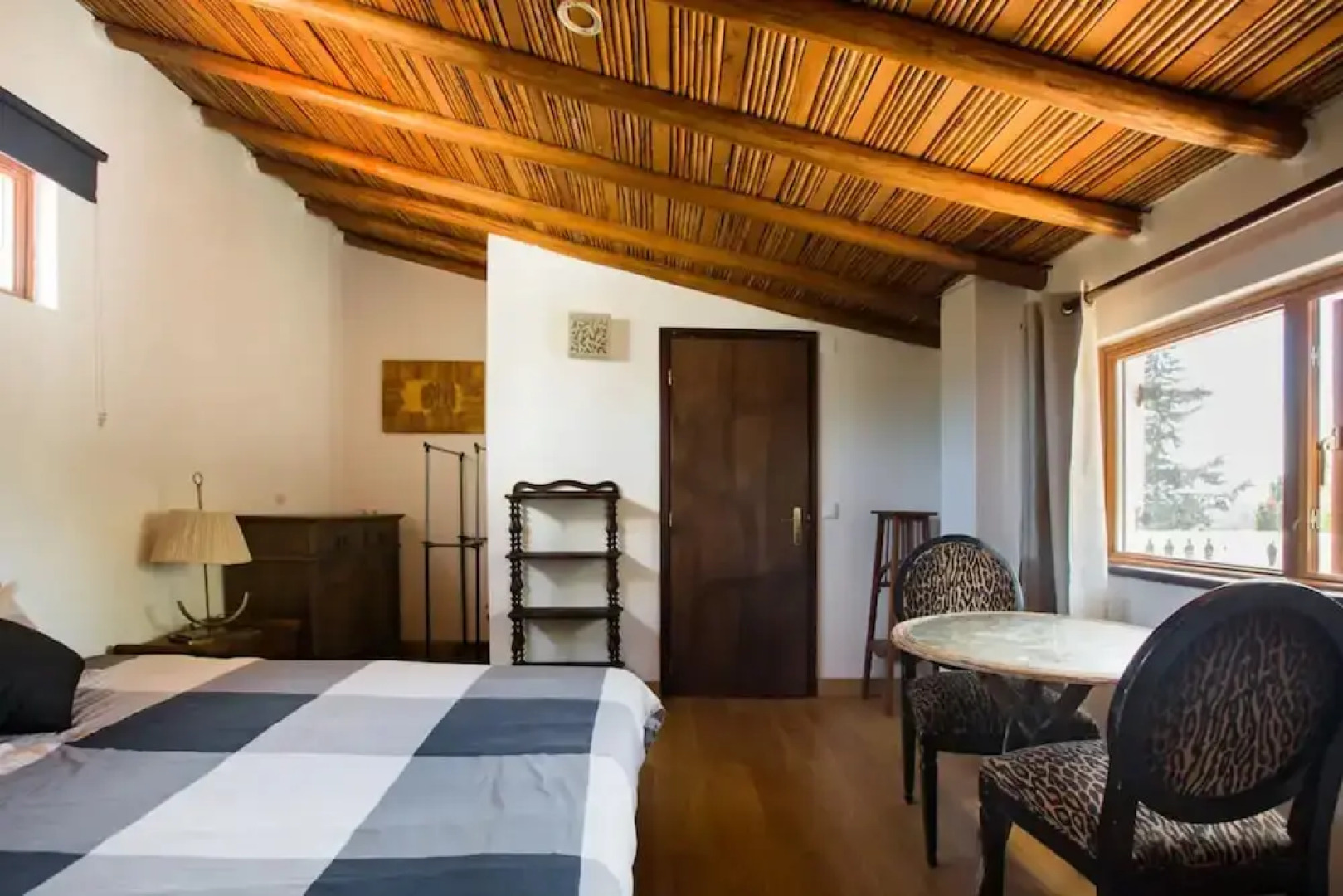 Porches Private Pool Villa 17 Guests