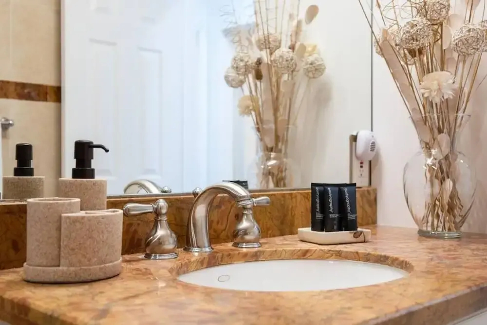 Walking Distance to the Beach 3Br House With Pool