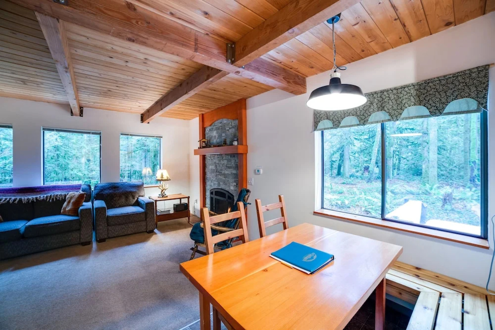 67MF- Hot Tub - Pets Ok - BBQ - Sleeps 5