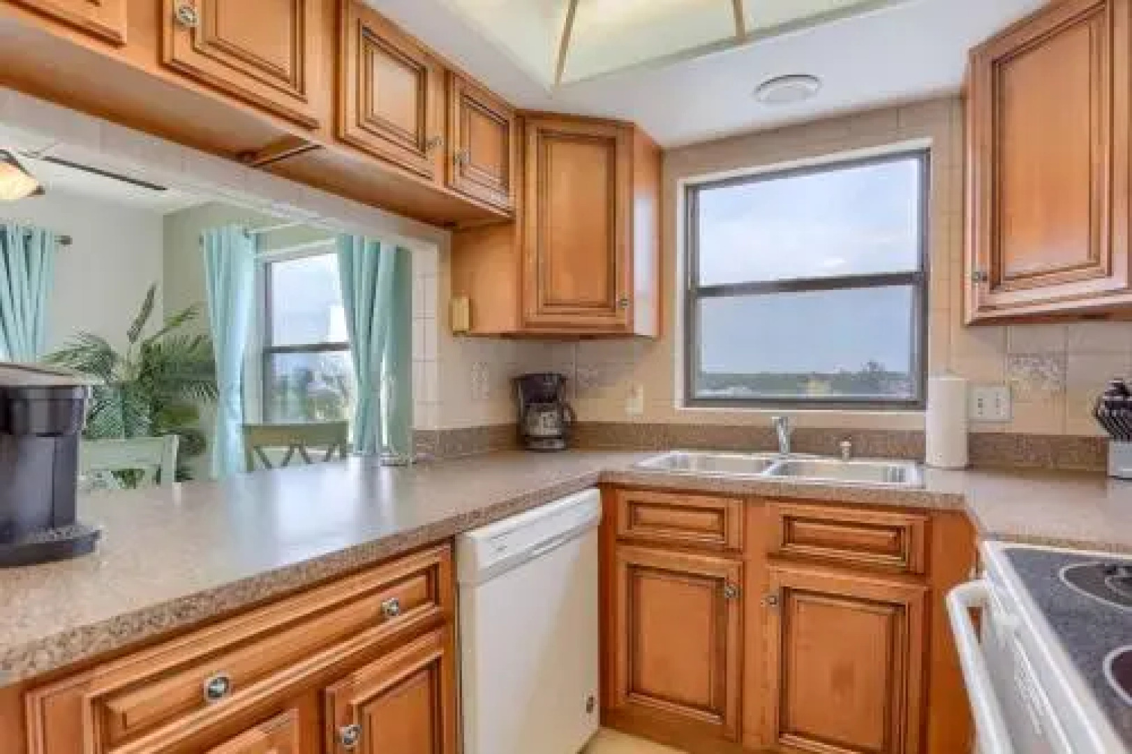 Bayshore Yacht & Tennis Club Luxury Condominiums