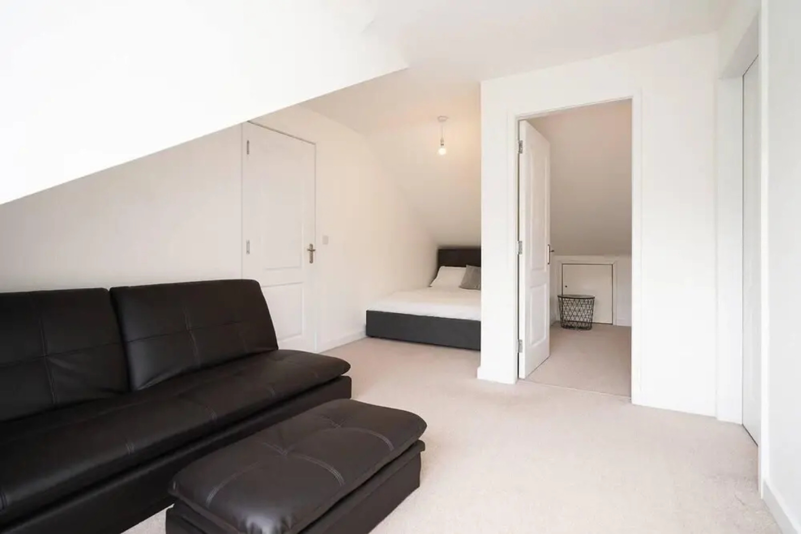 House With Hottub, Sauna & Pool Table