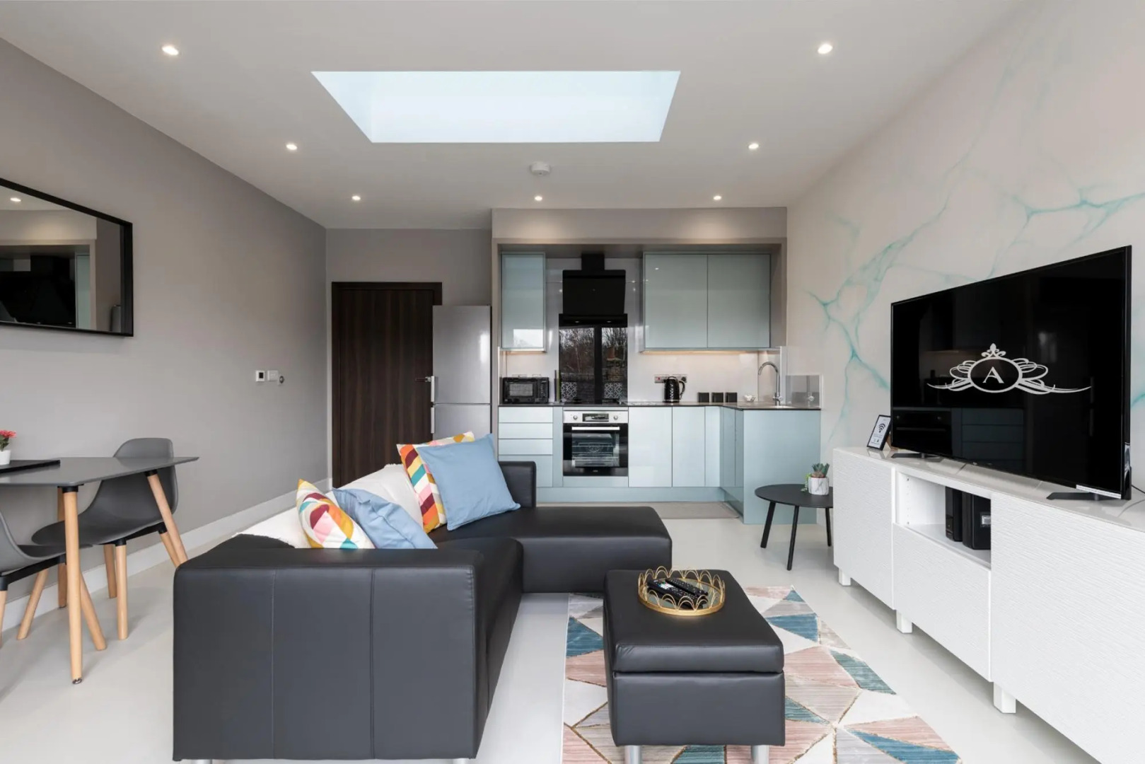 Wonderful Top-floor Apartment