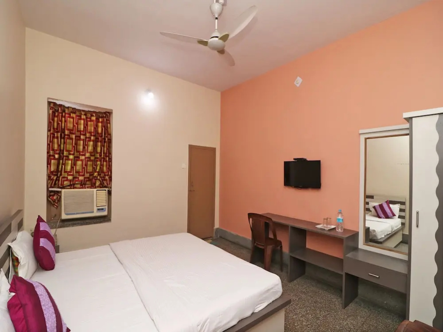 Spot On 39527 Hotel Saraogi