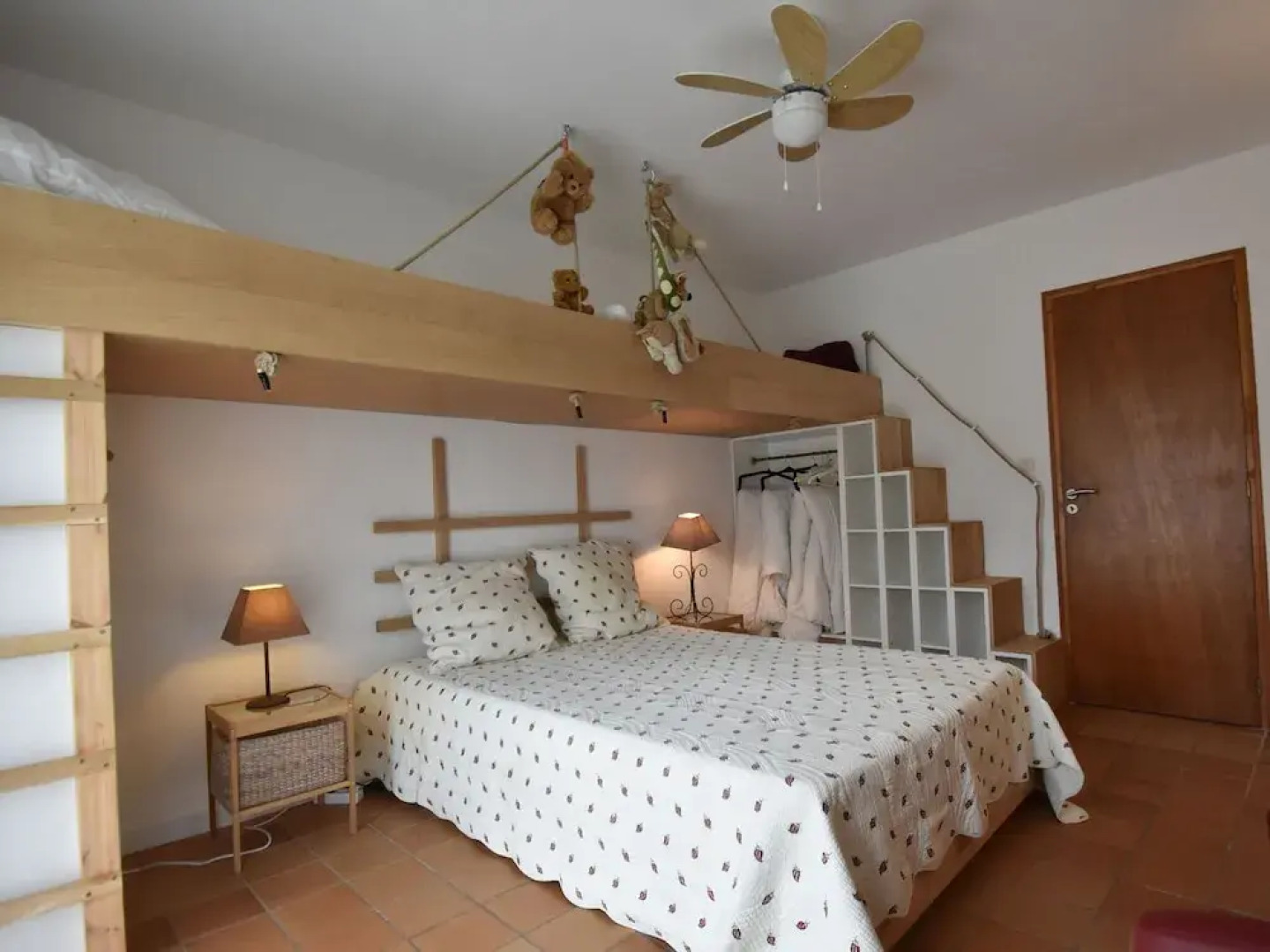 Spacious Villa With Heated Pool With Super Slide Between the Beach and Lake