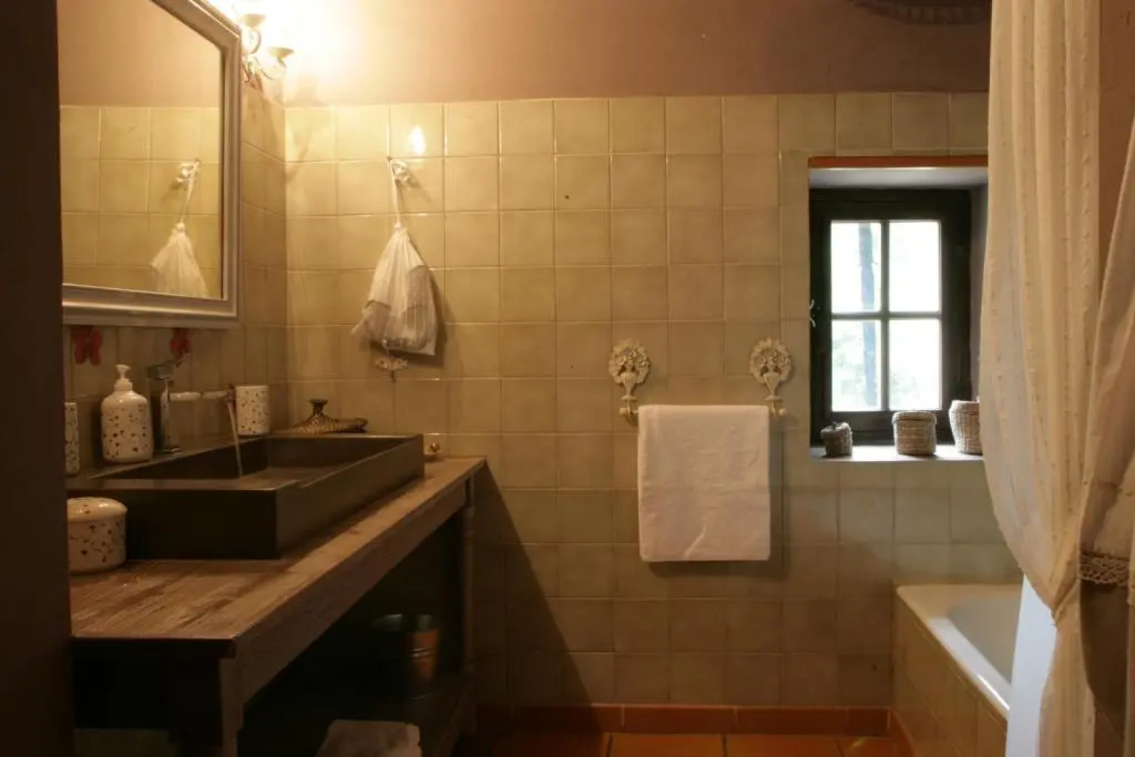 Le Mas Des Pots Rouges