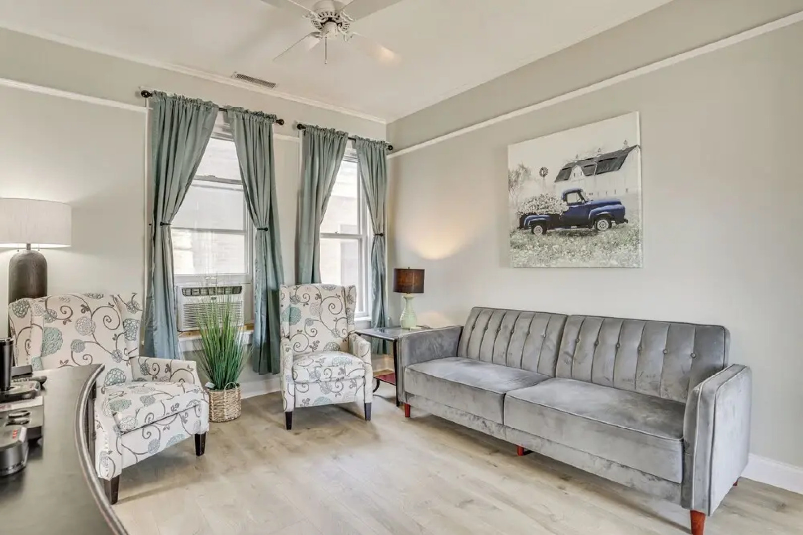 Walk Downtown: Inviting Historic Home in Dubuque!