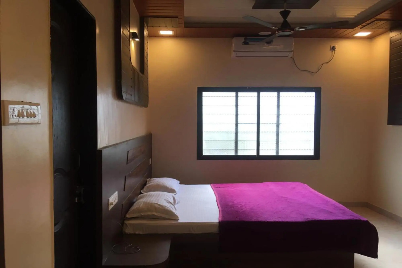 OYO 82156 Shivanand Executive