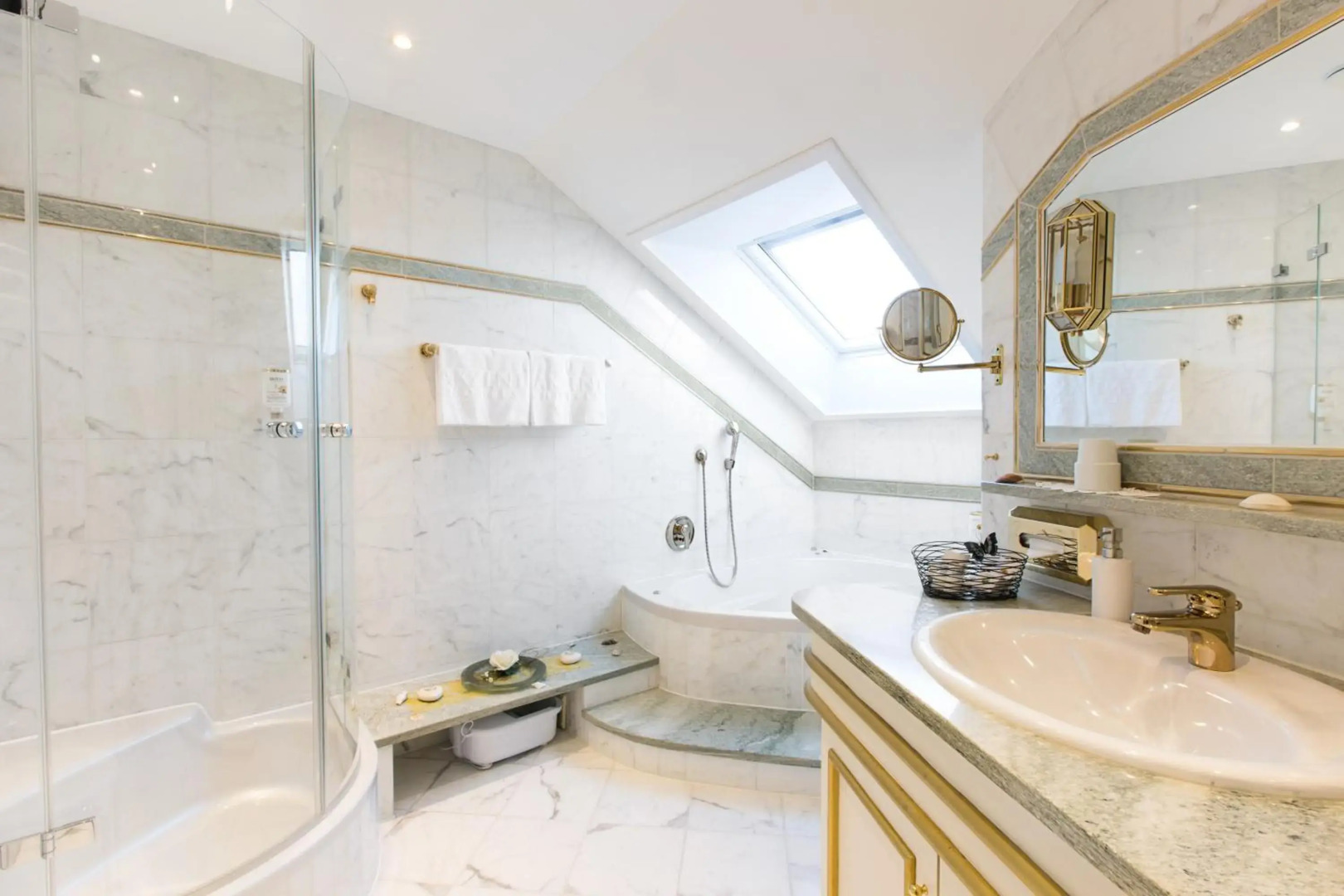 Akzent Hotel Restaurant Altdorfer Hof