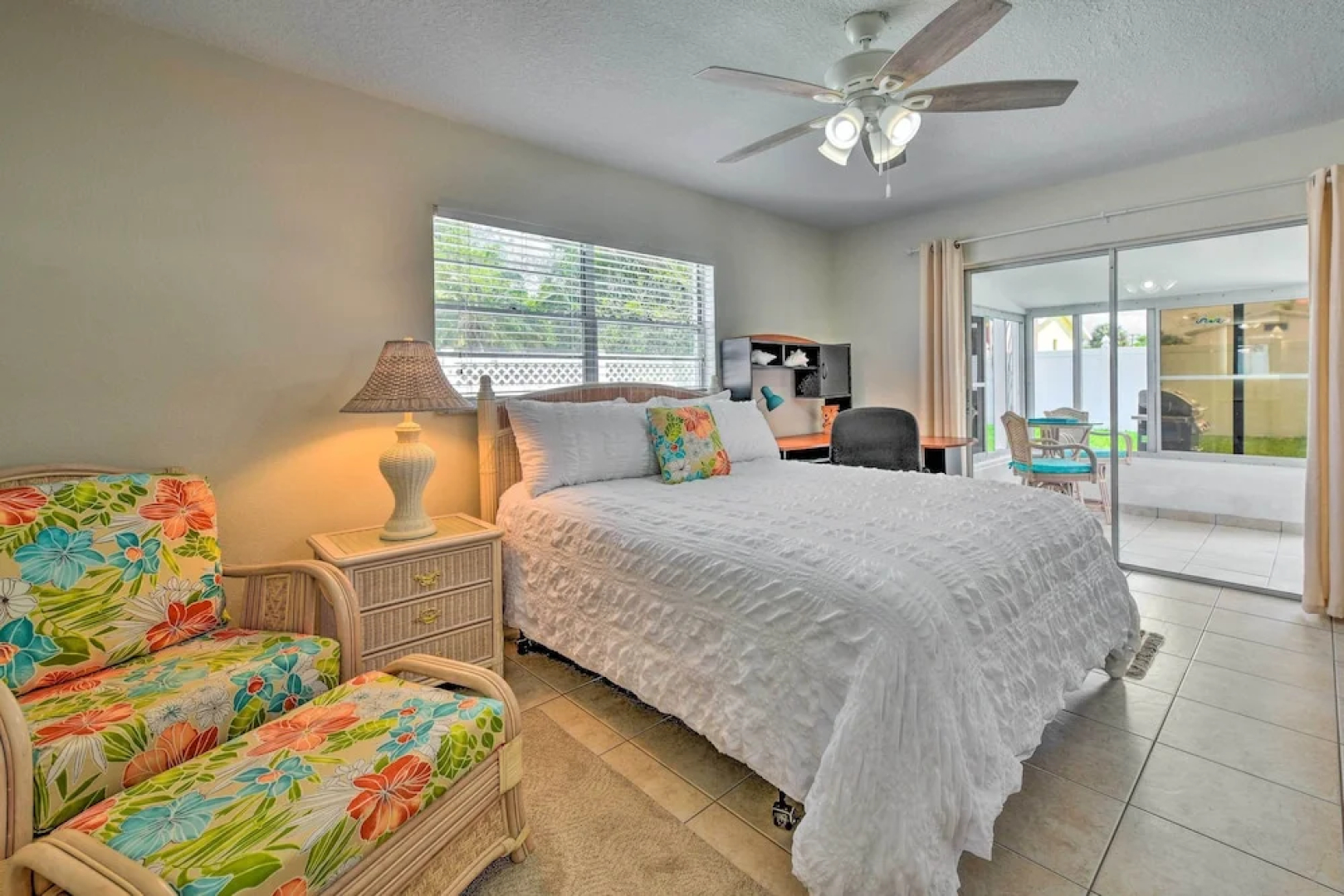 Apollo Beach Gem w/ Pool: 'the Flamingo House'