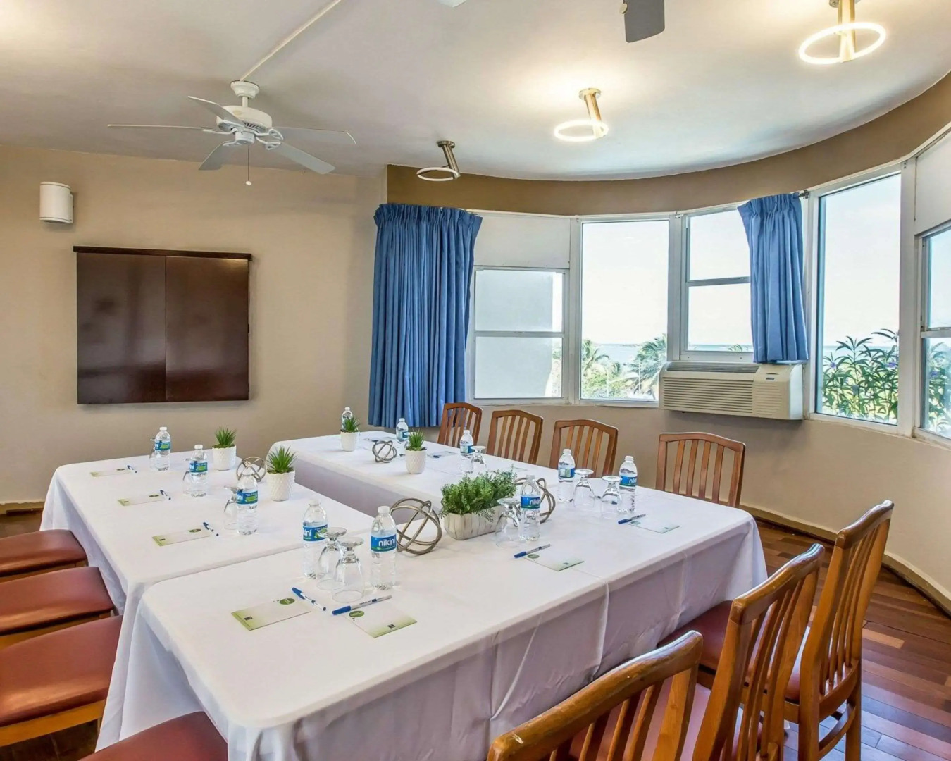 Comfort Inn & Suites Levittown