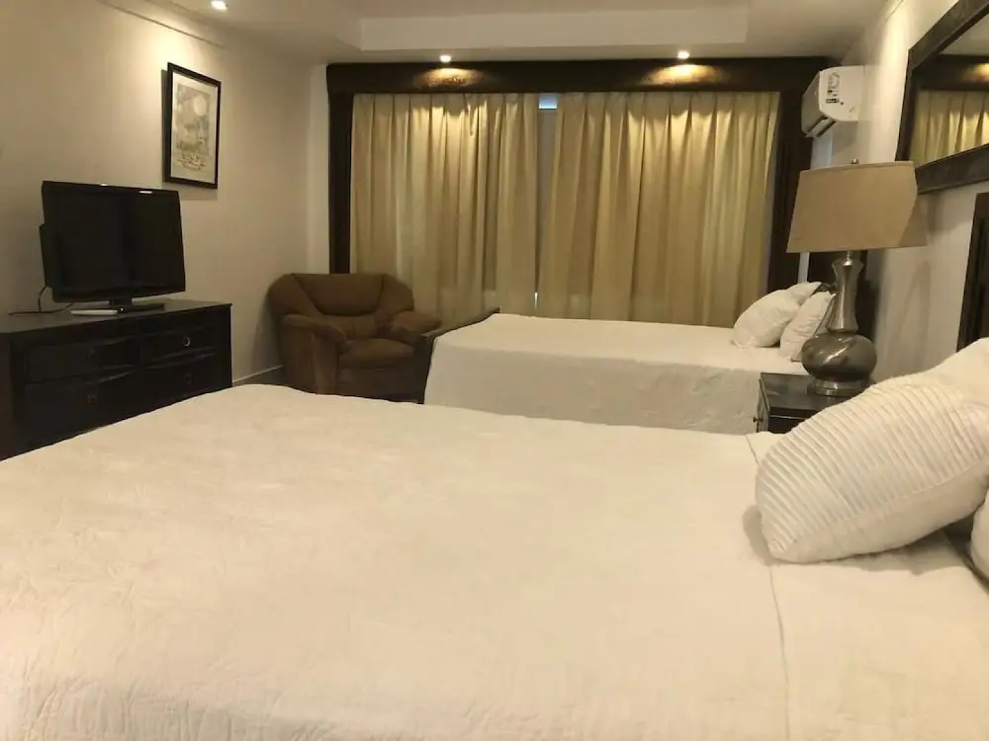 Golden House Hotel & Restaurant