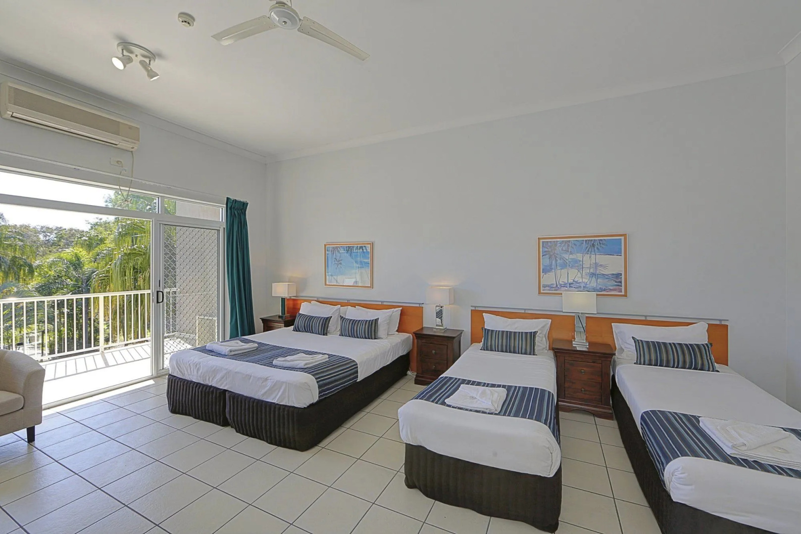 Sandcastles 1770 Motel & Resort