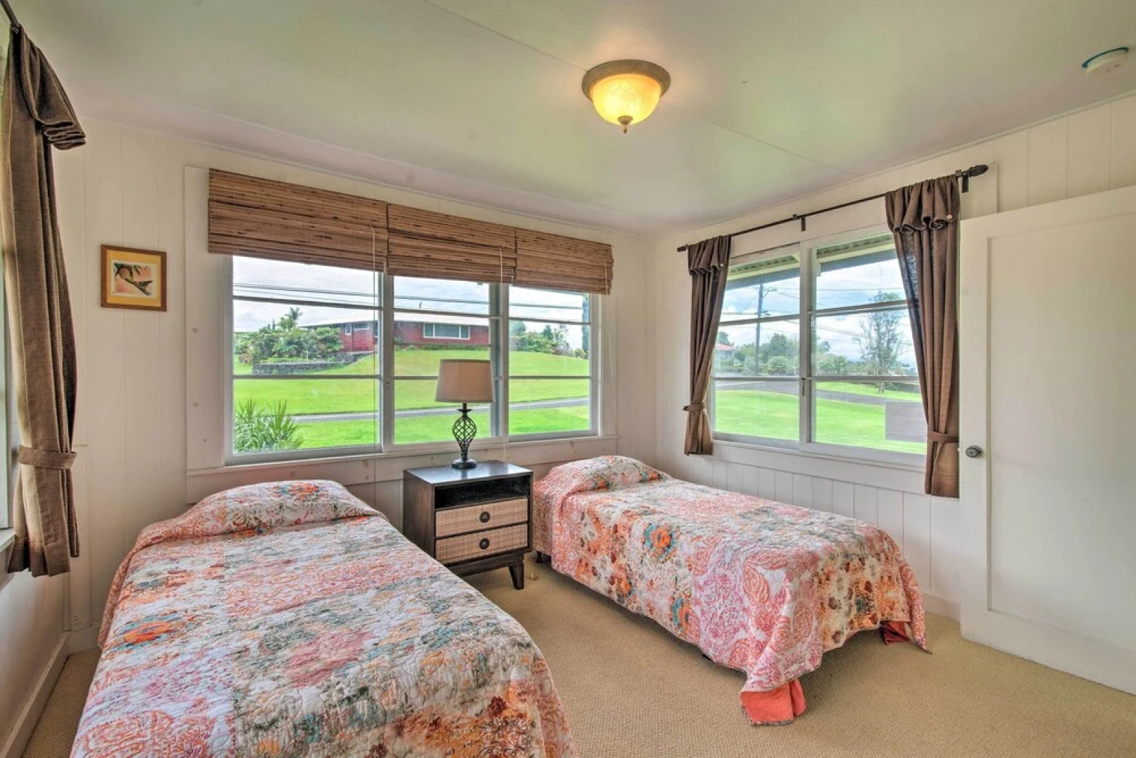 Hilo Home Base - 3 Miles to State Park & Beach!