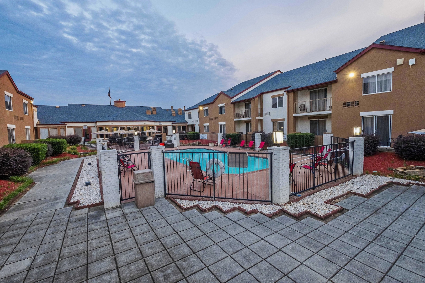Red Roof Inn PLUS+ & Suites Knoxville West-Cedar Bluff