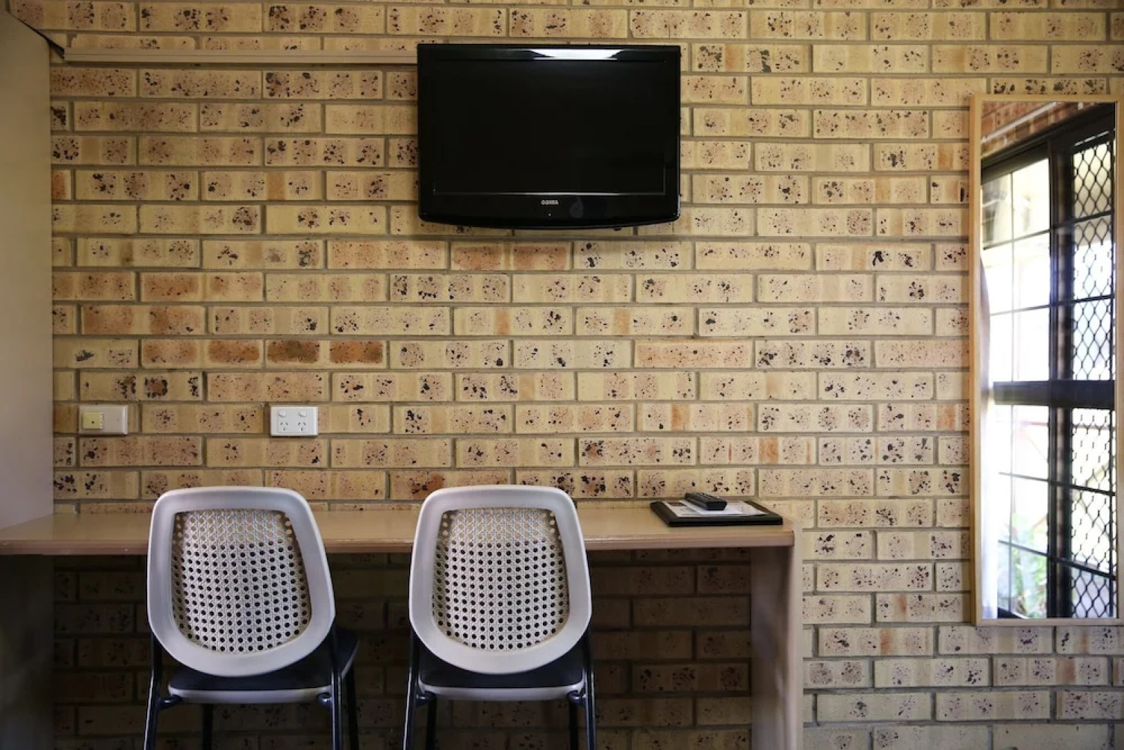 Clermont Country Motor Inn