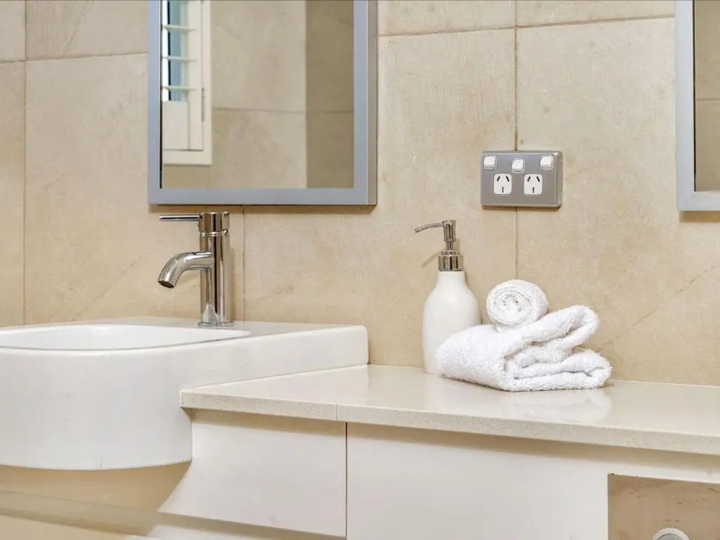 RENDEZVOUS Gerringong 4pm check out Sundays