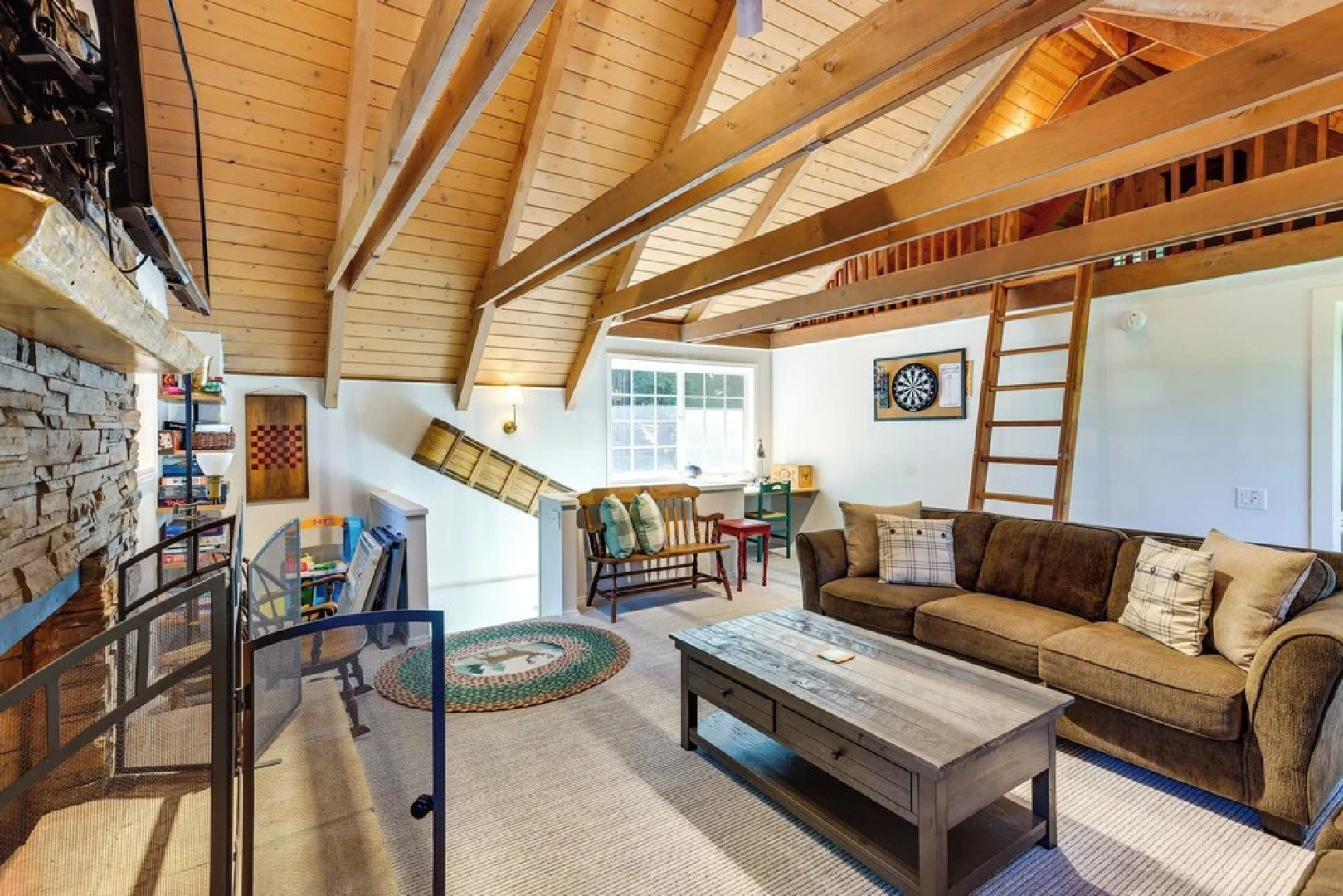 Stunning Getaway in Lake Arrowhead!