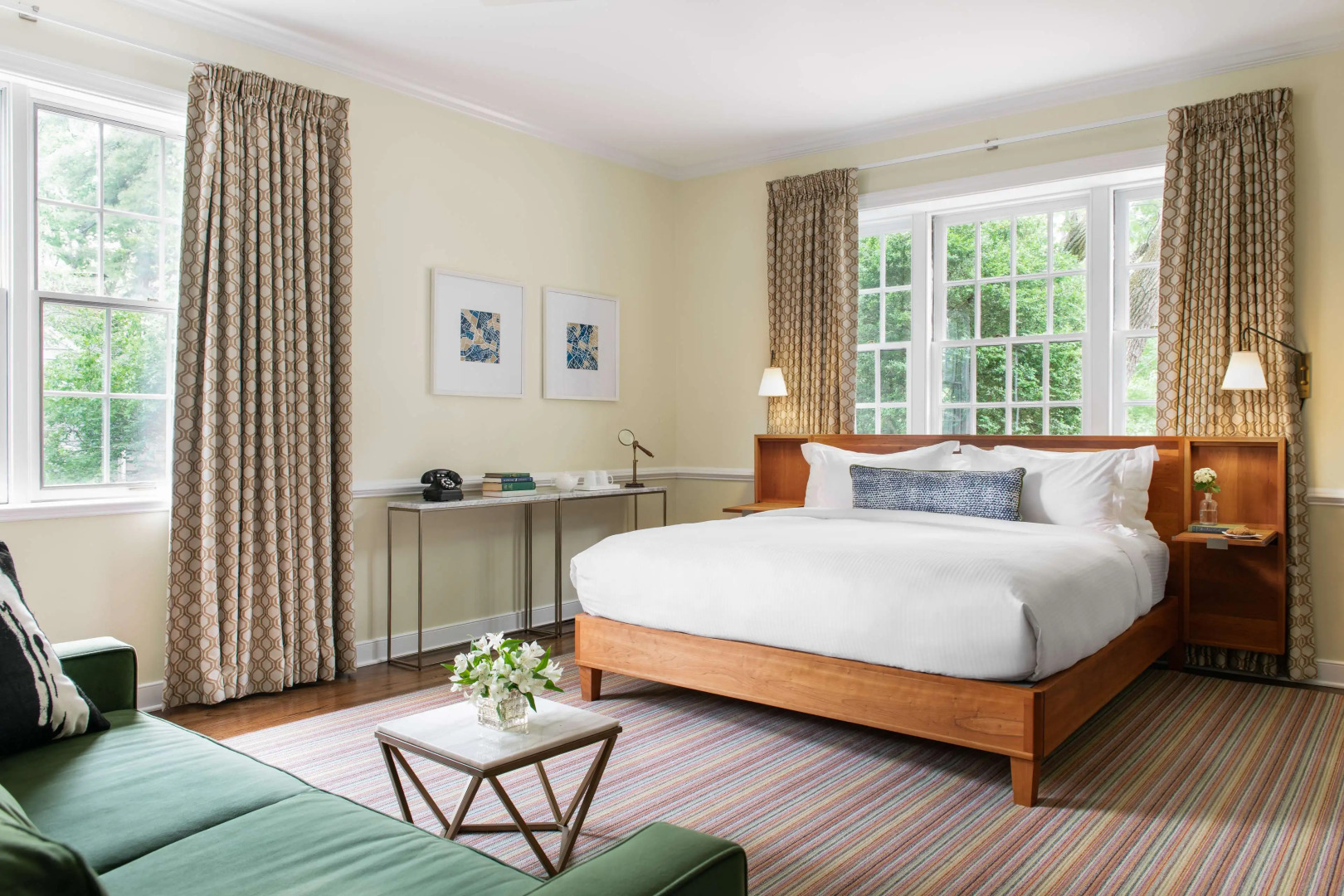 Oakhurst Inn at the University