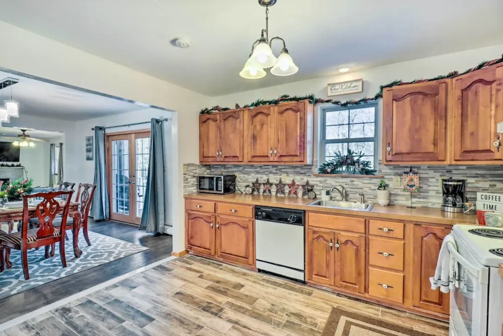 Beautiful Effort Escape w/ Private Hot Tub!