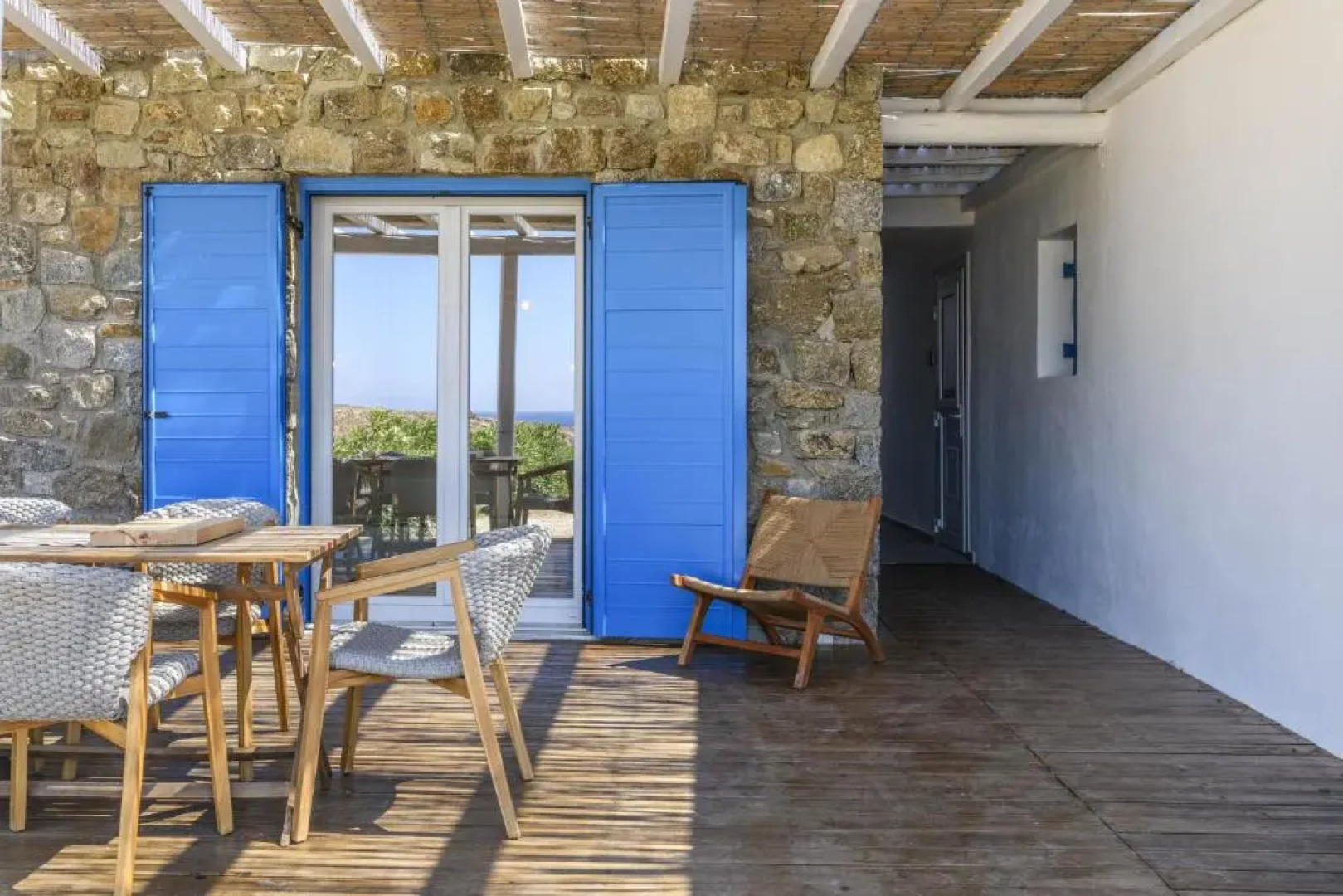 Mesmerising Sea View Lia Residence