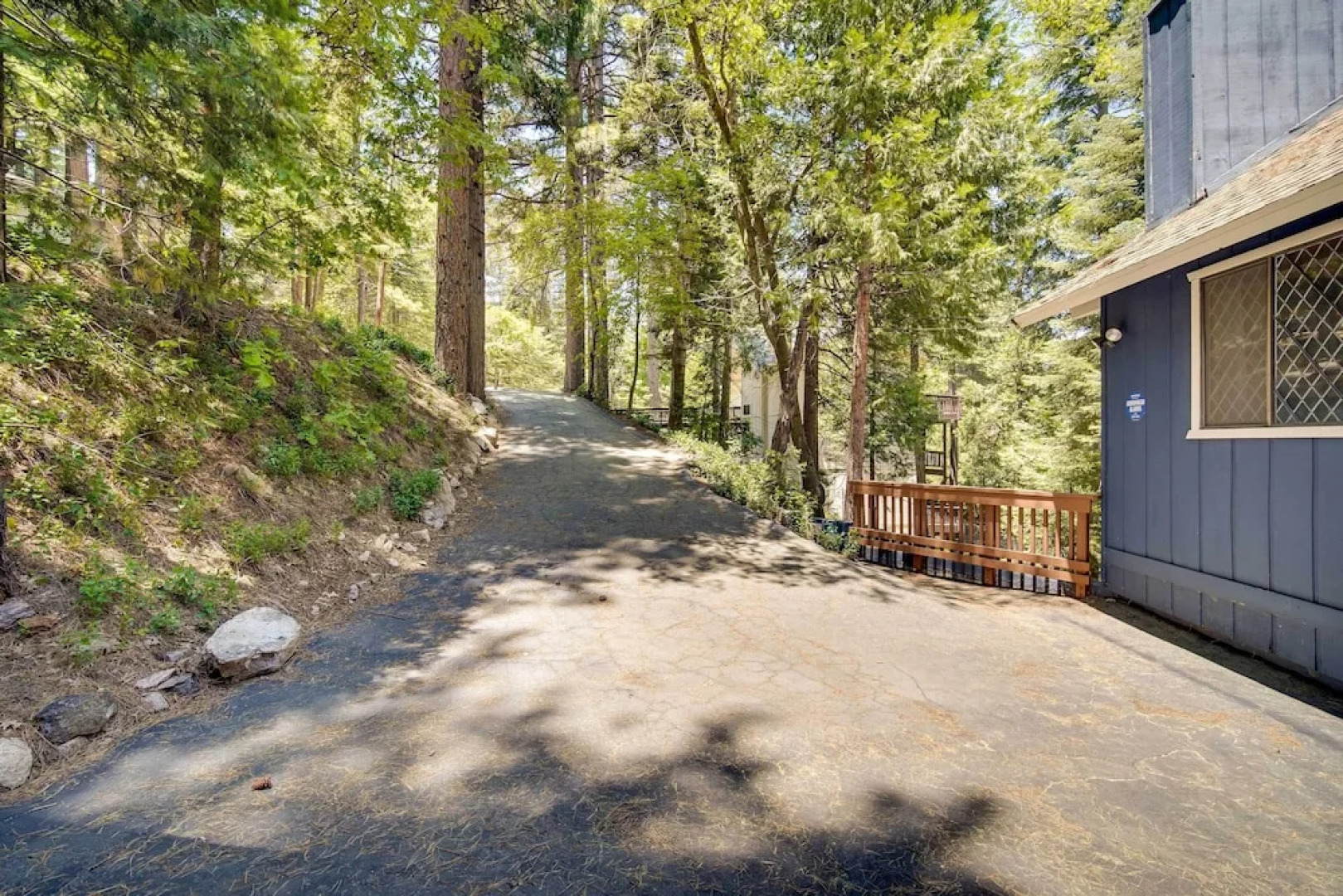 Twin Peaks Cabin < 4 Mi to Lake Arrowhead!