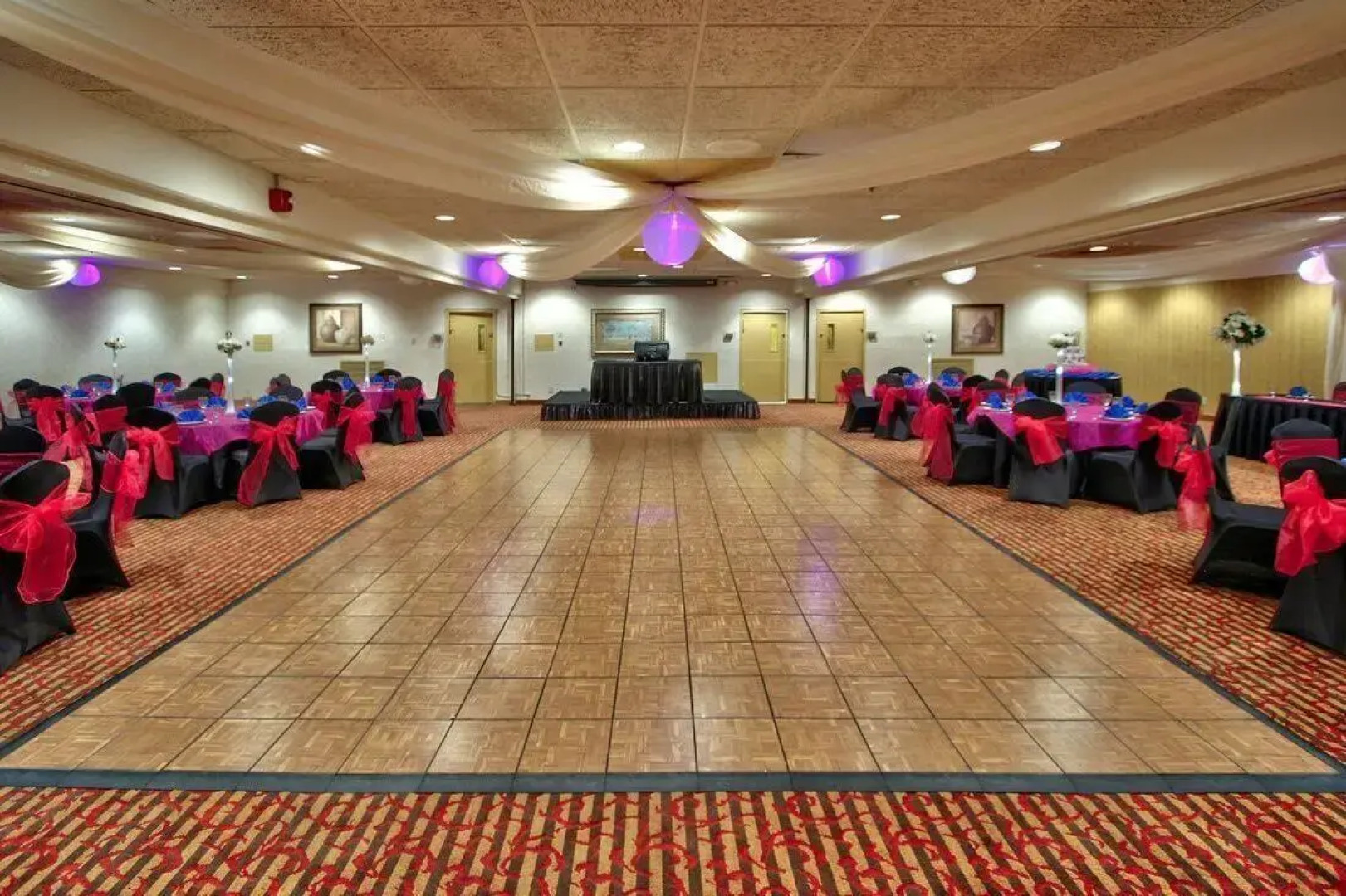 Ramada Plaza by Wyndham Albuquerque Midtown