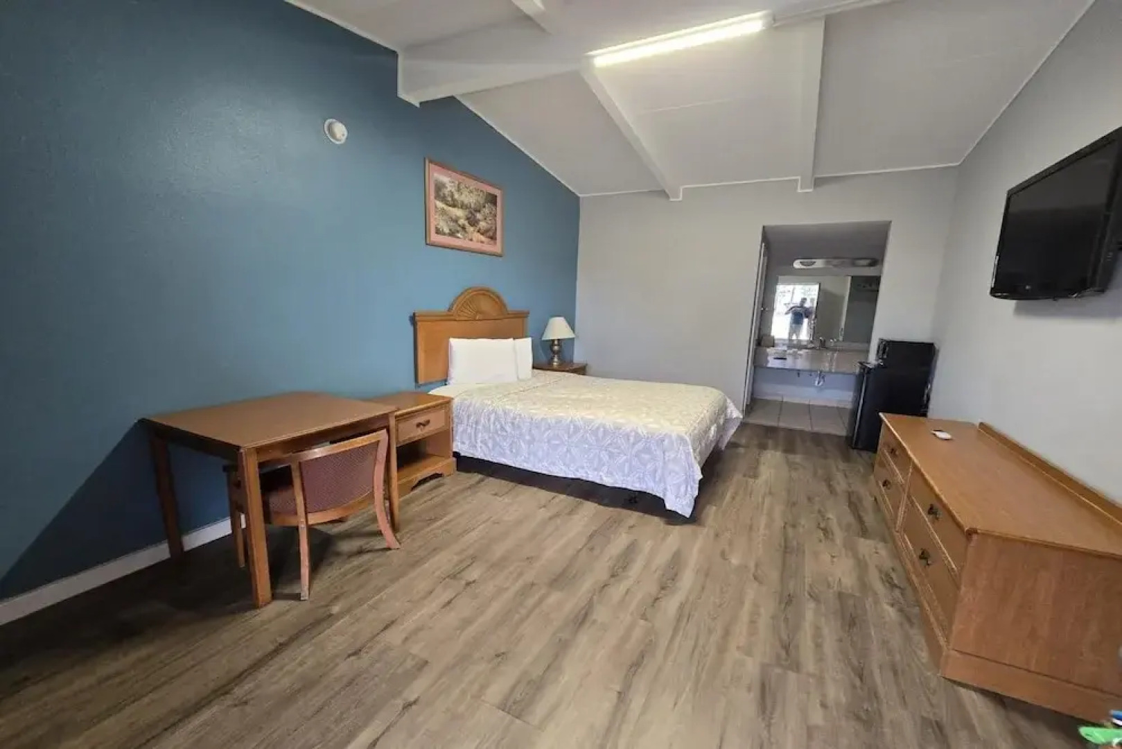 Luxury Inn & Suites and RV Park