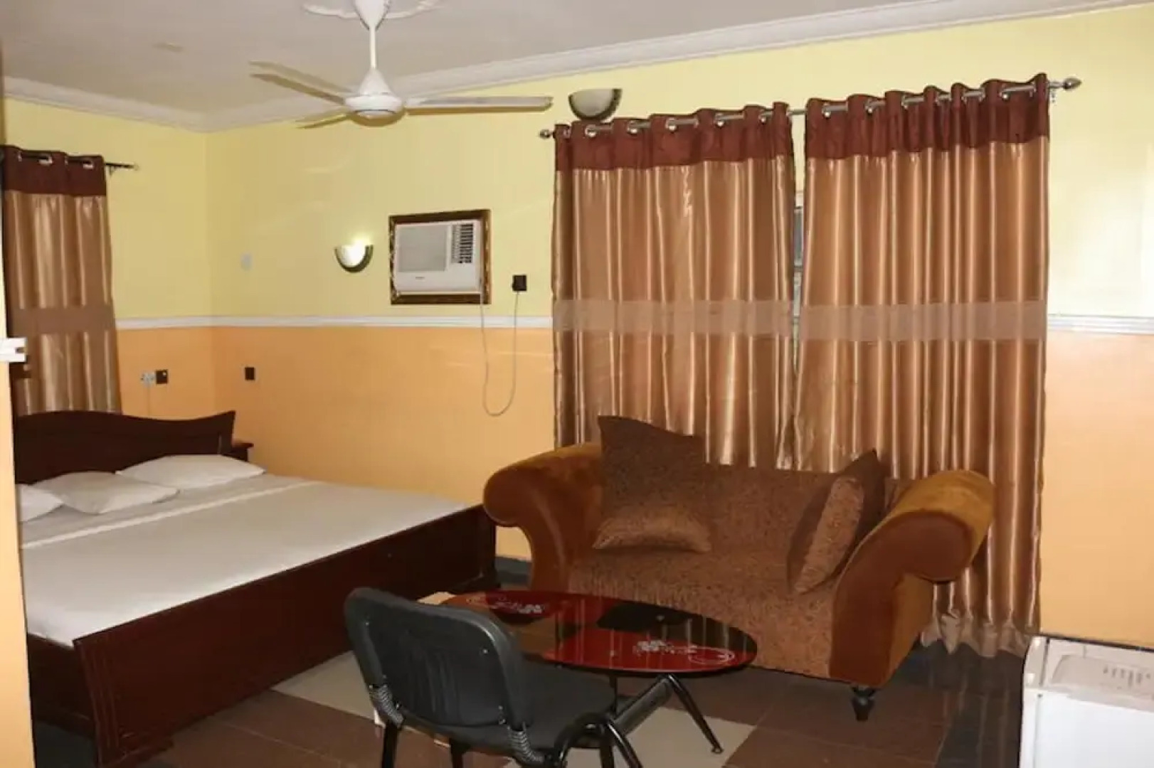 Lifeline Hotel and Suites
