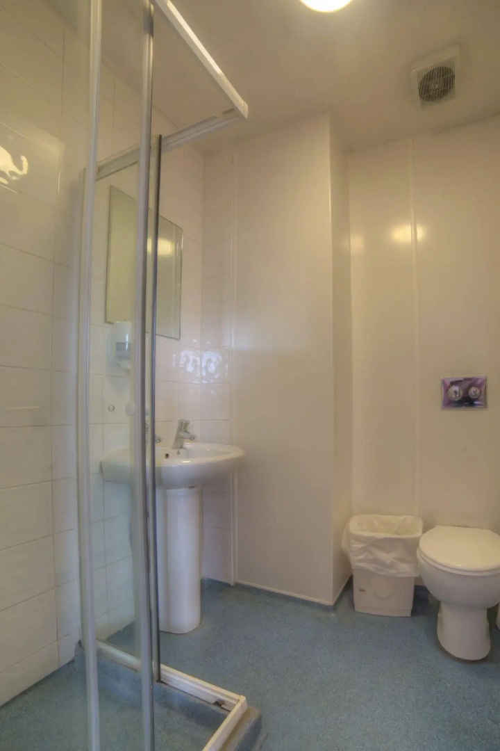 Snoozles Tourist Hostel