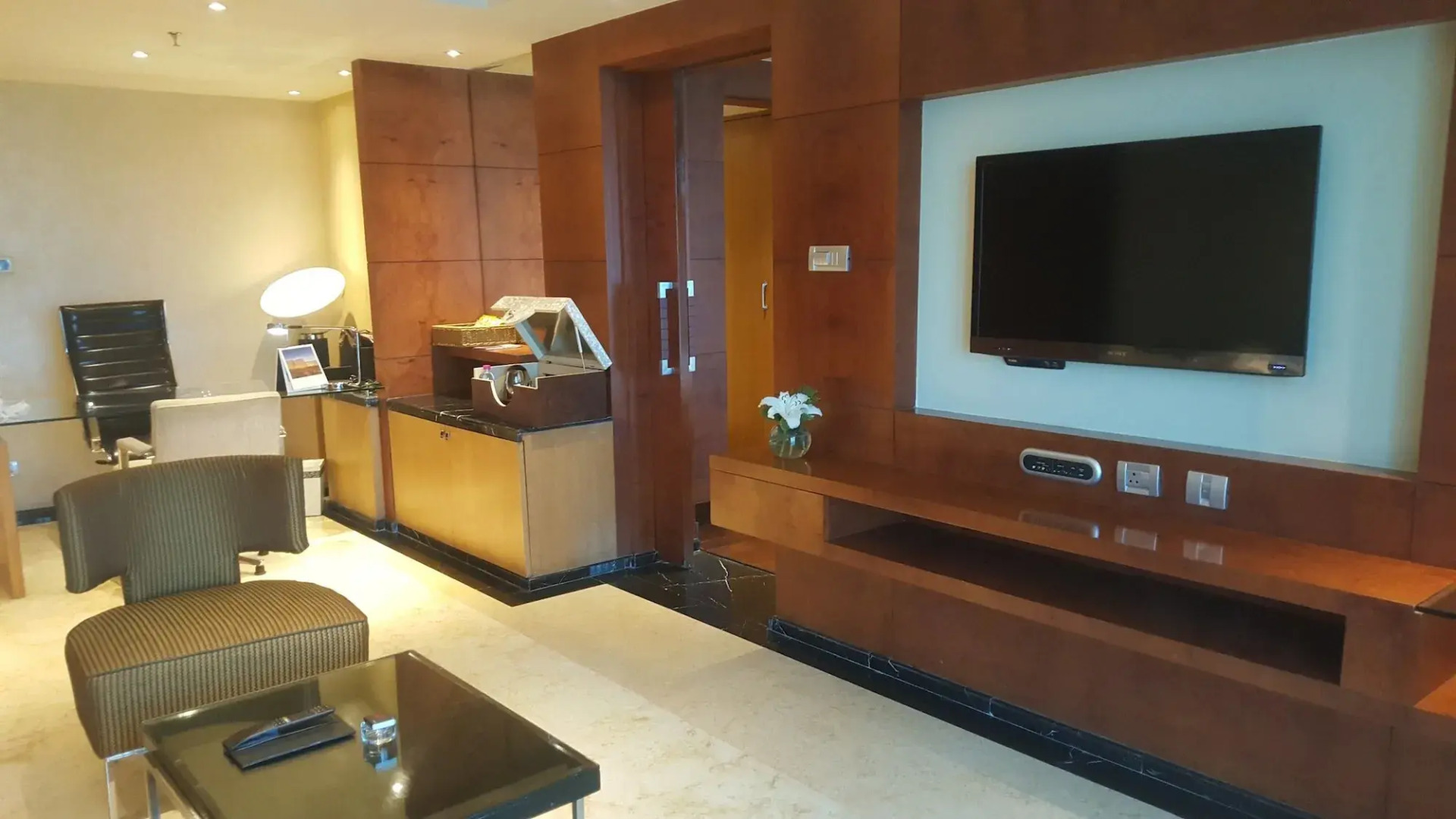 Vivanta Hyderabad, Begumpet