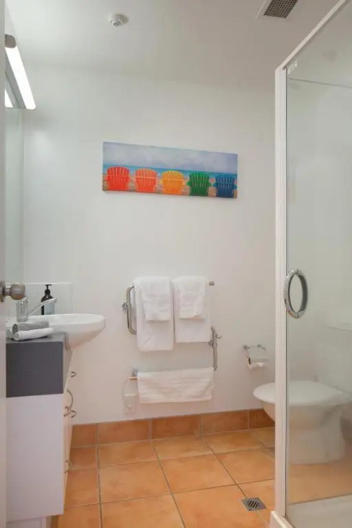 Ocean View Beach Escape - Top Floor Apartment, Mt Maunganui Base