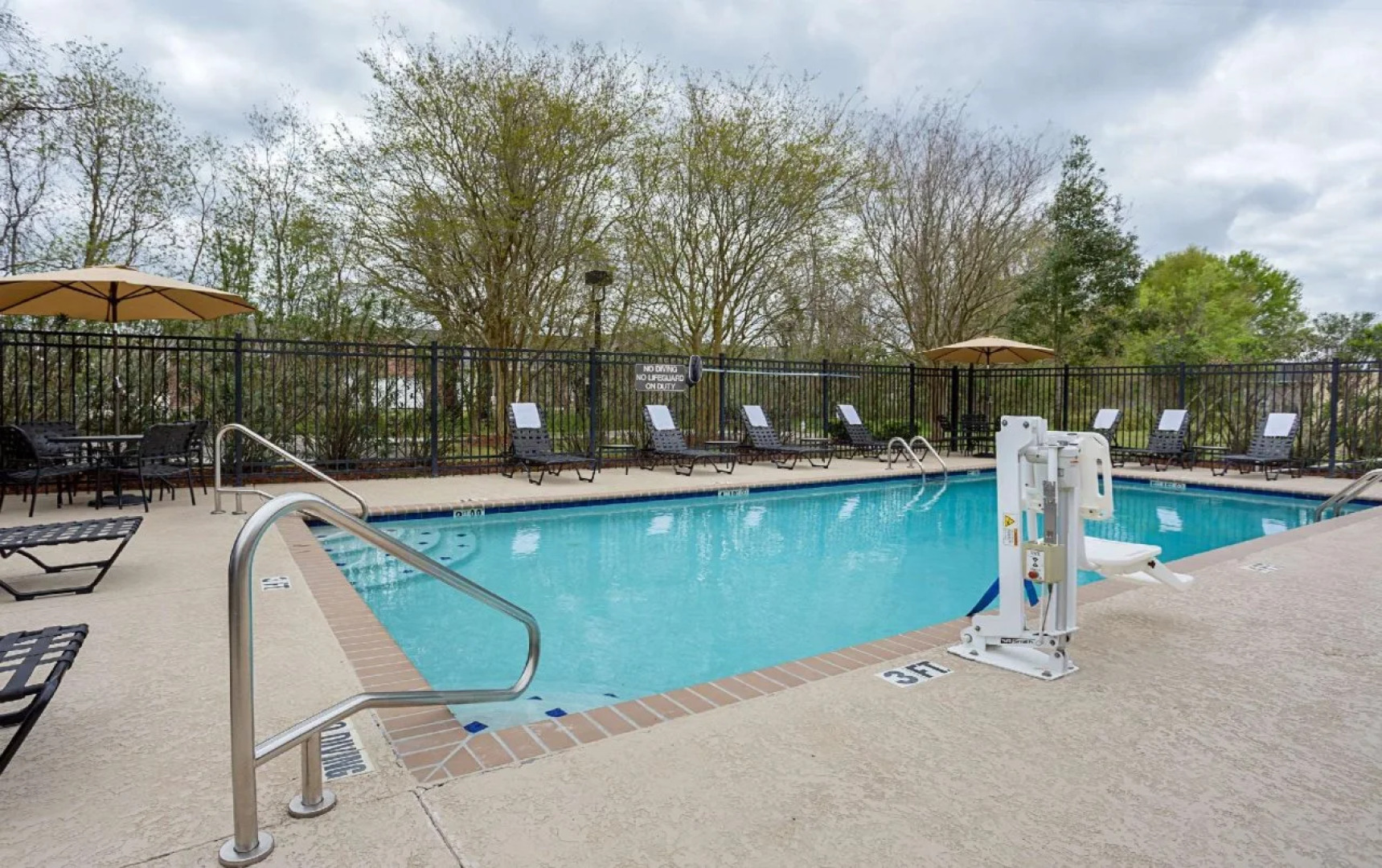 Comfort Suites University