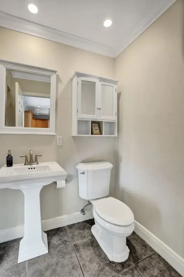 Vidal Manor 4BR Oasis w Pool Cabana- Wilton Dr