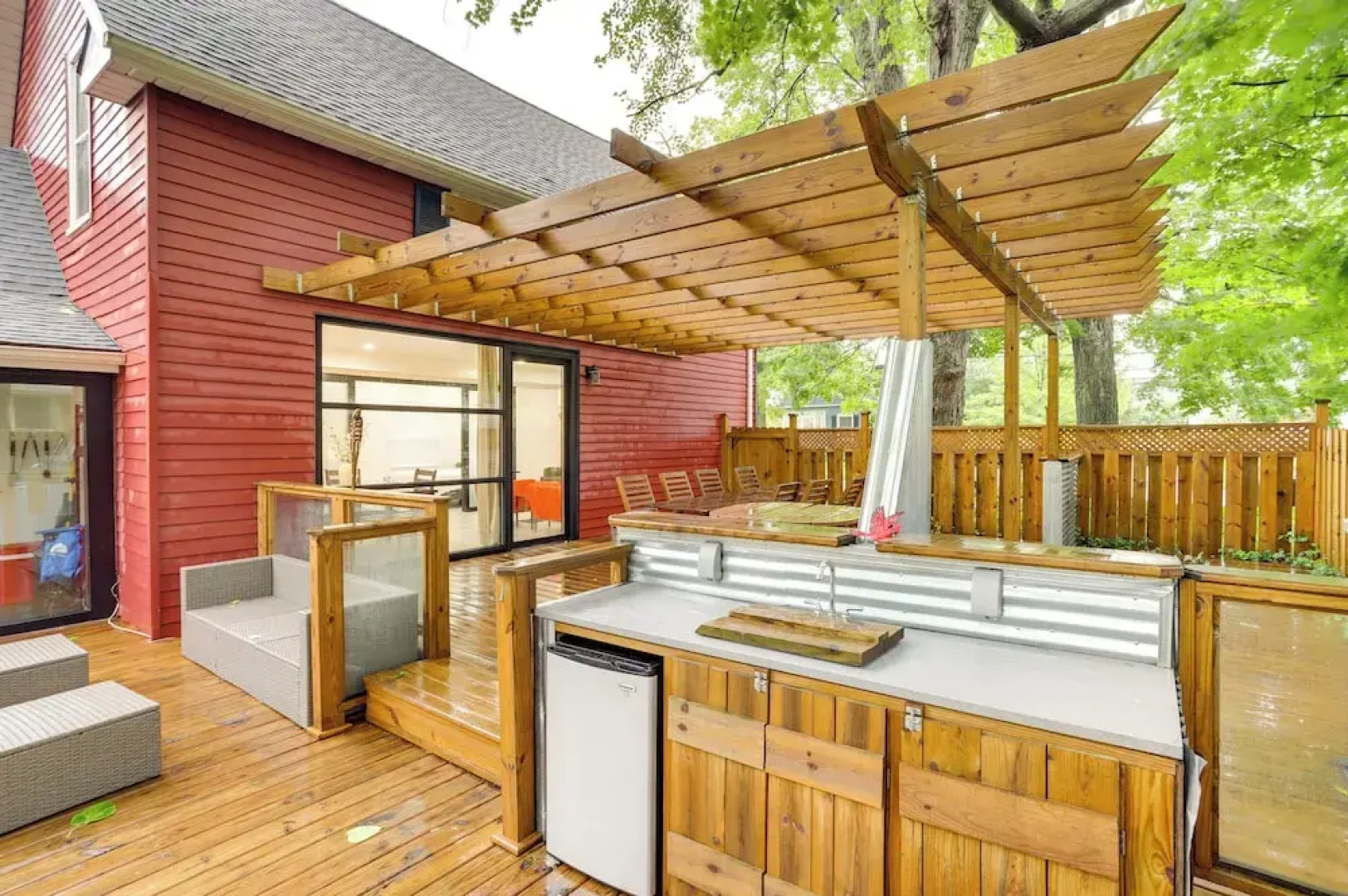 South Haven Oasis - Private Hot Tub, Pool & Grill!
