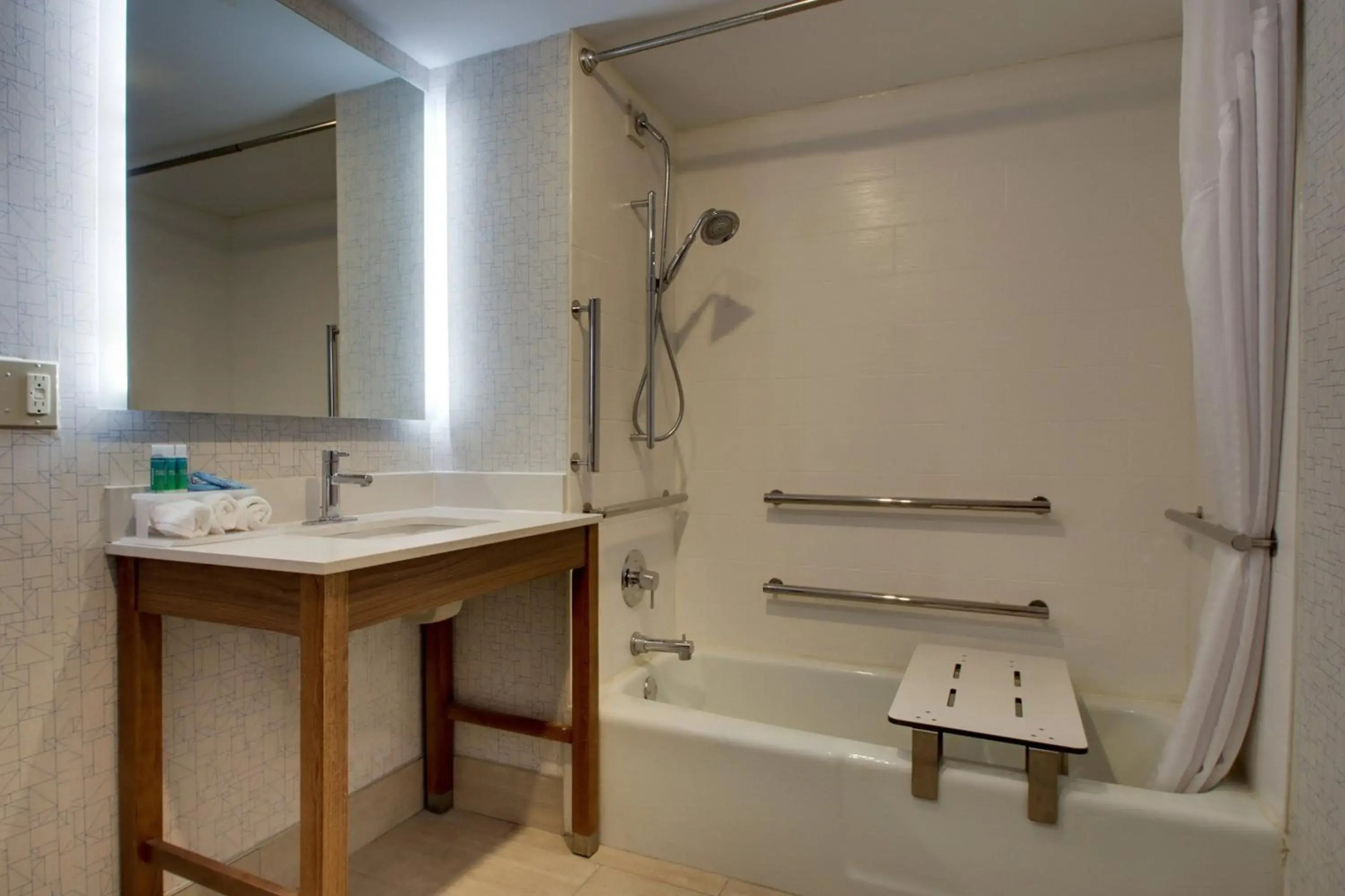 Holiday Inn Express & Suites Wapakoneta by IHG