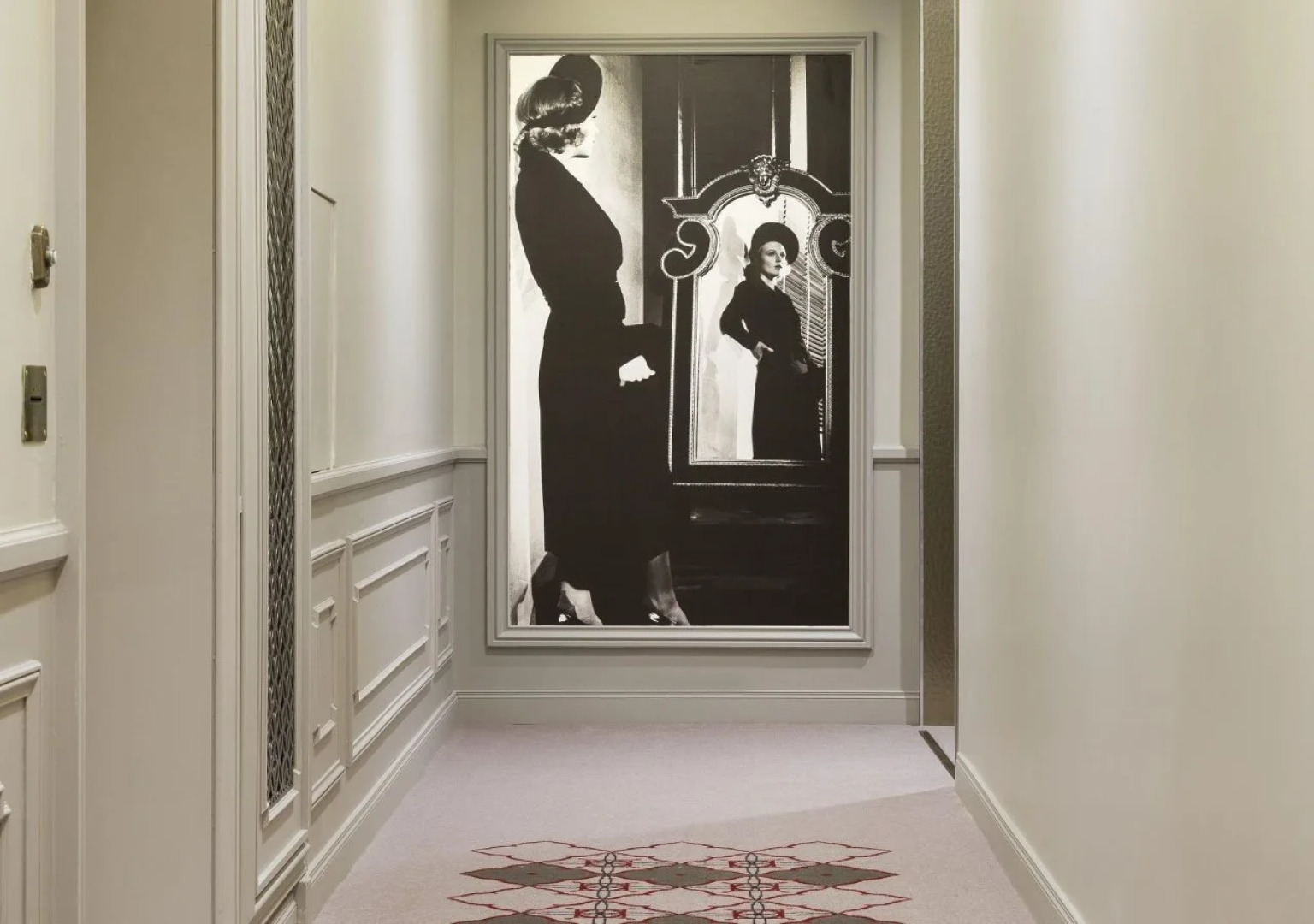 La Clef Tour Eiffel Paris by The Crest Collection