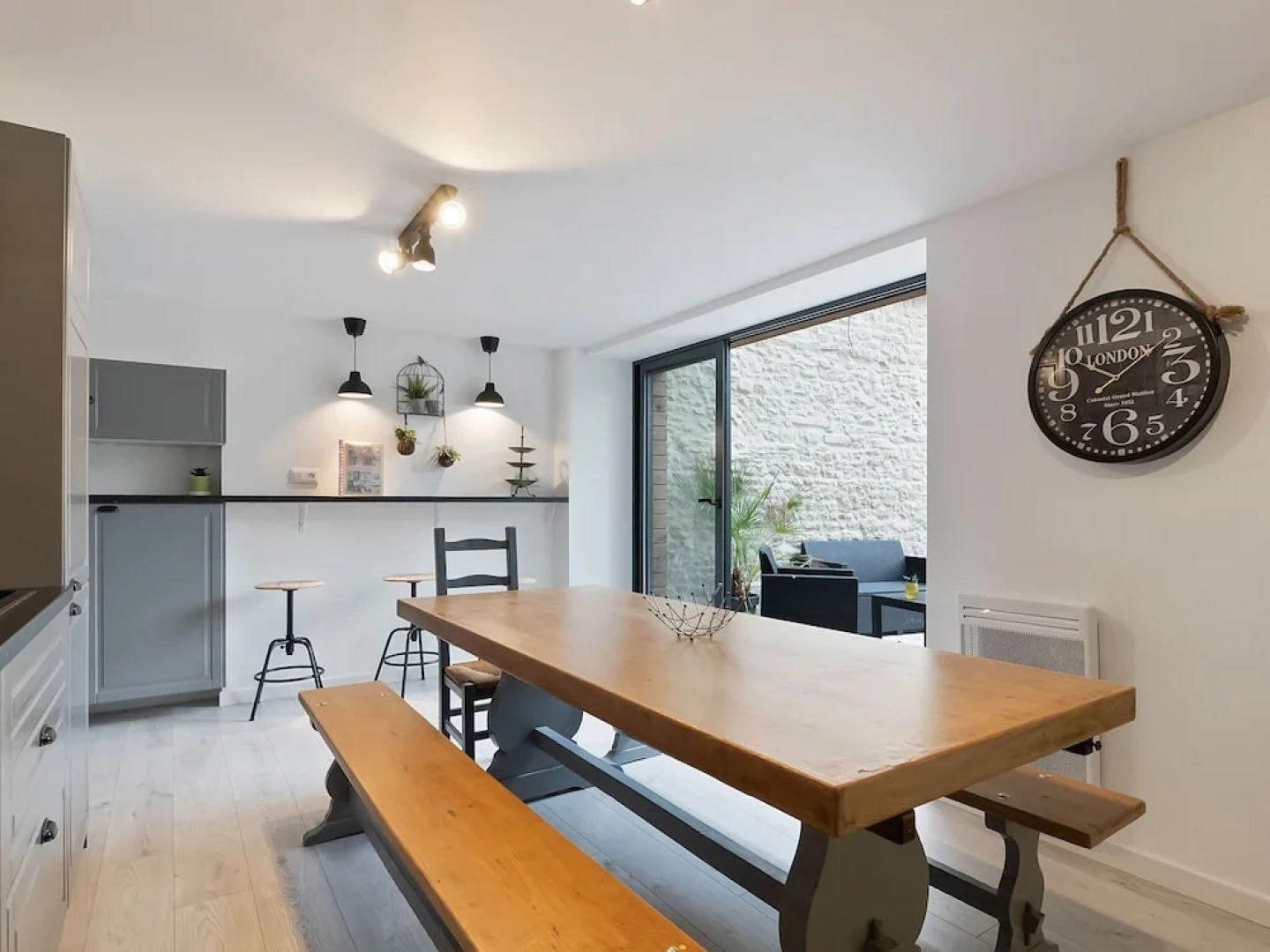 Fascinating Apartment in Bayeux With Communal Terrace/living Room and Kitchen