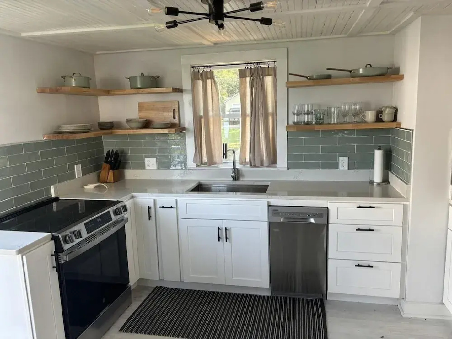 Sweet Mary 2 Bedroom Home by RedAwning