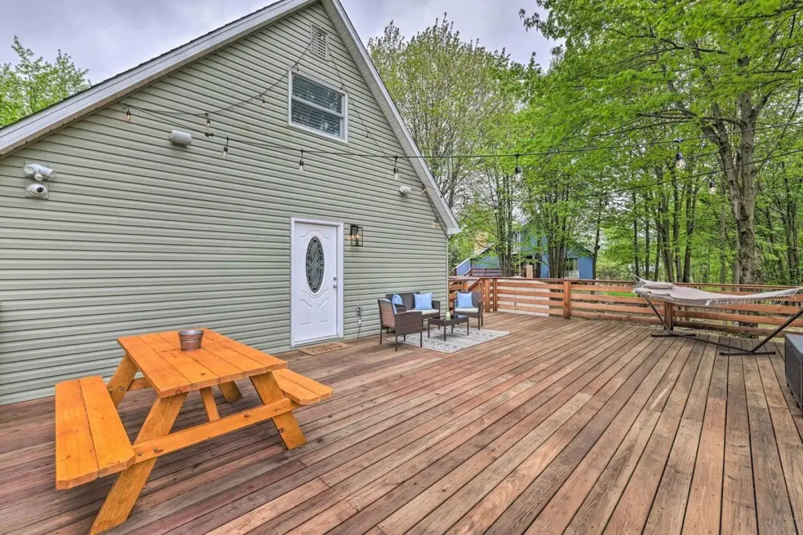 Near Lakes & Resorts: Pet-friendly Long Pond Abode