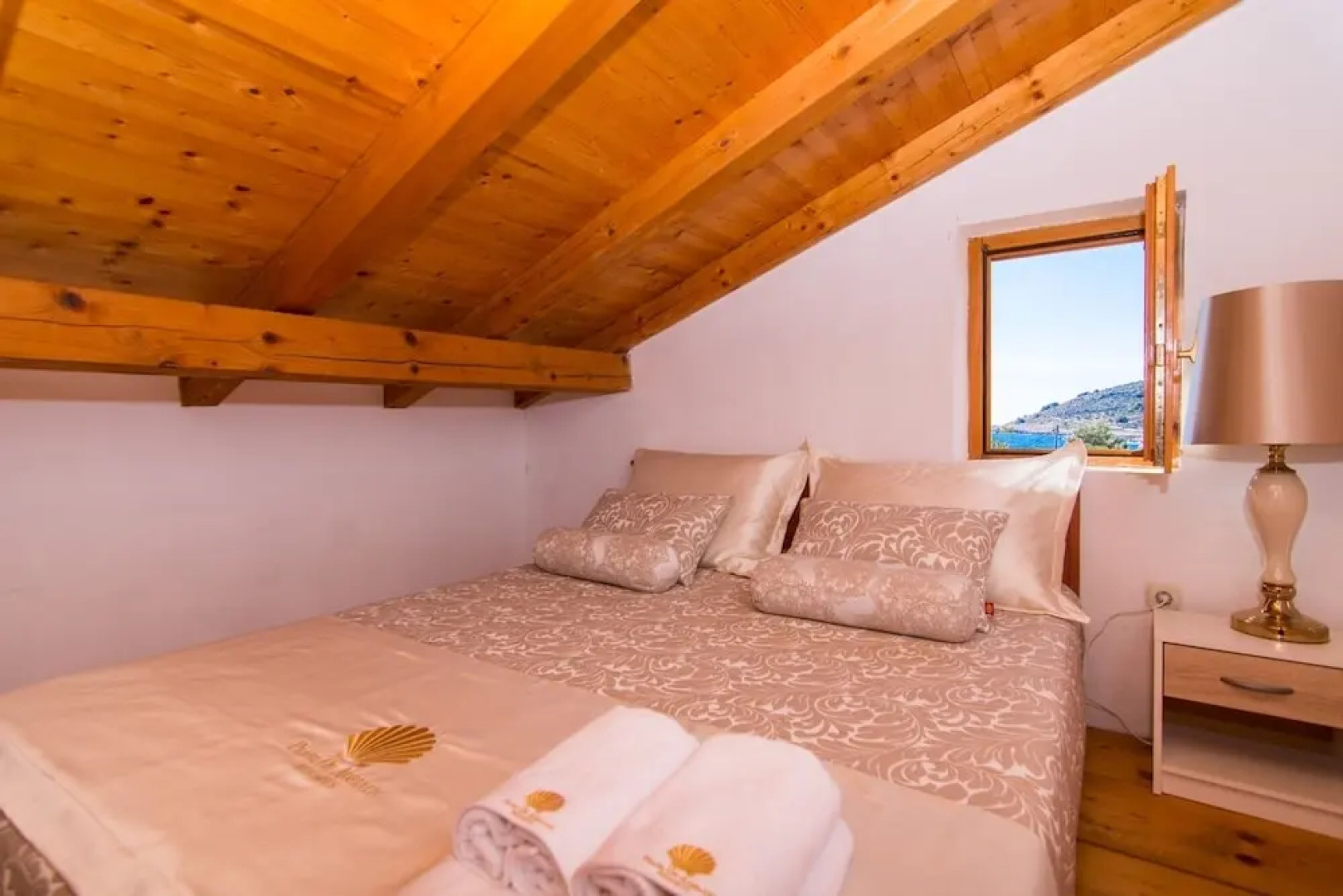 Bože - 10m From the sea - H