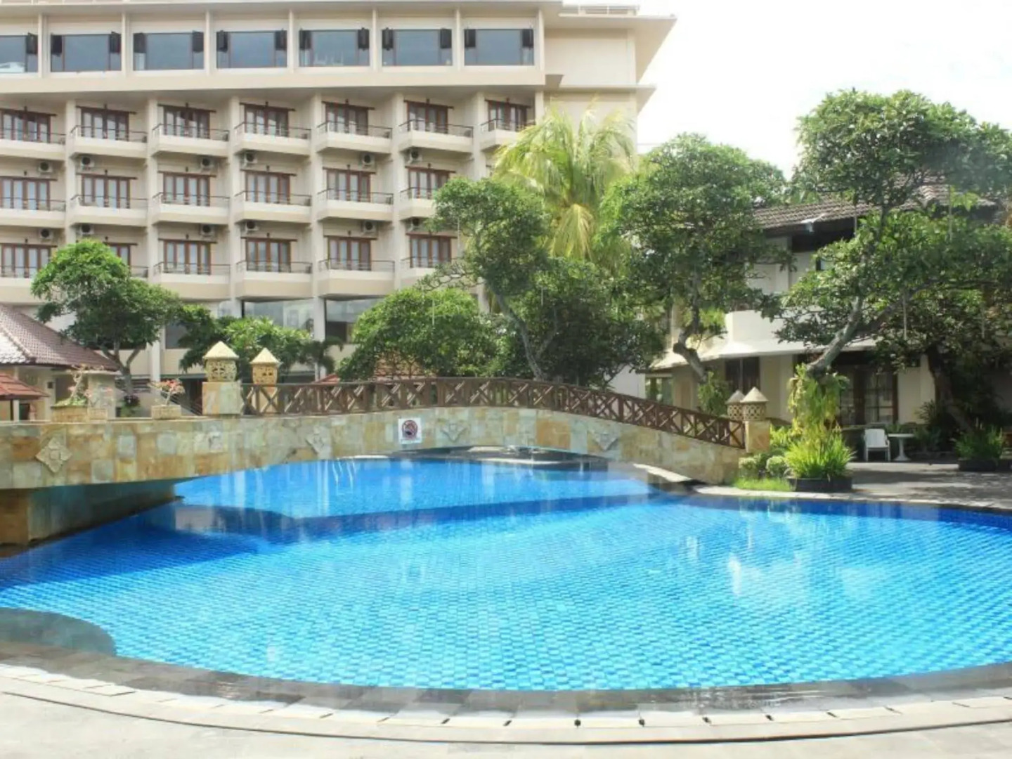 Lombok Raya Hotel