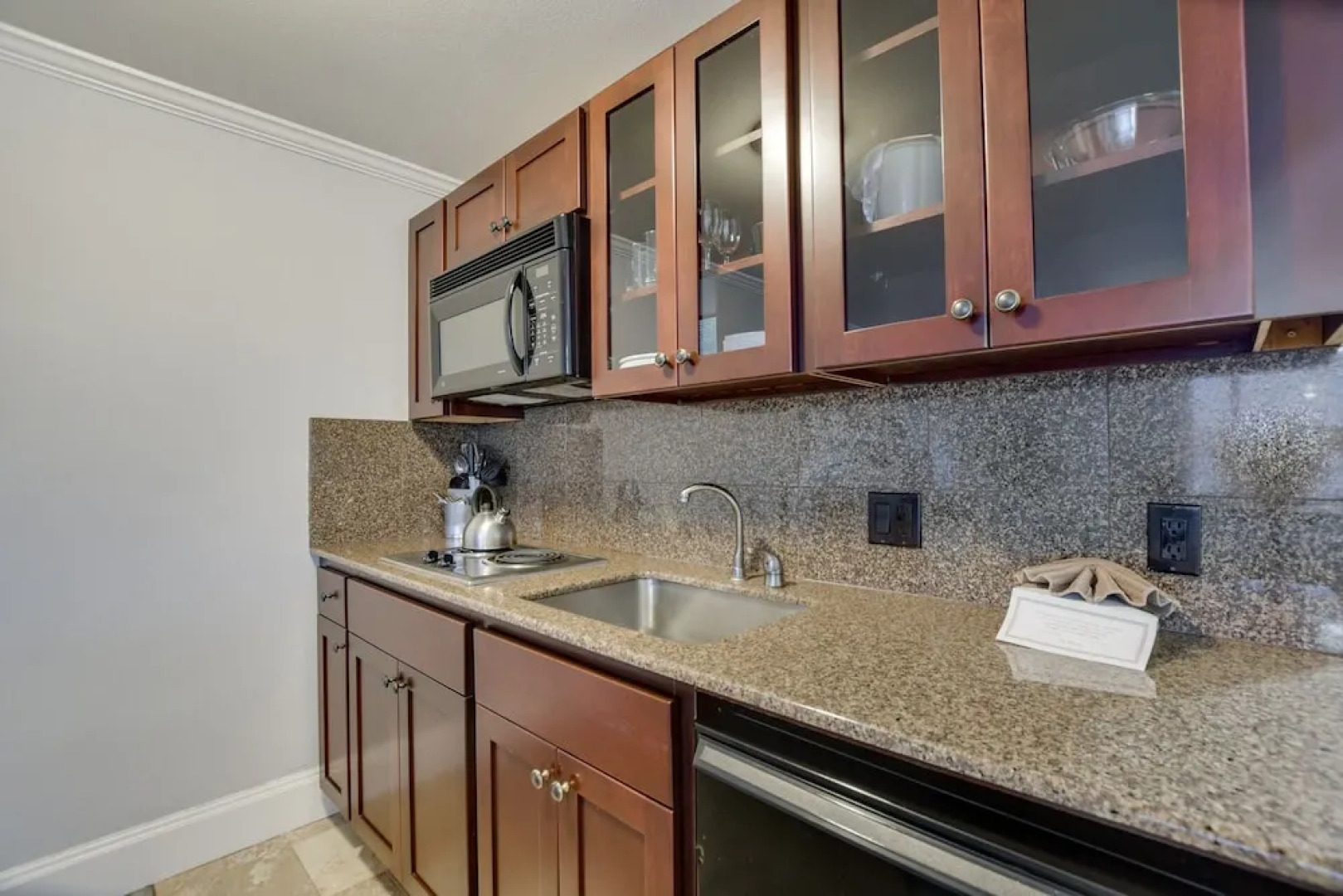 The Waves/The Argonauta Inn/The White Heron Lodge