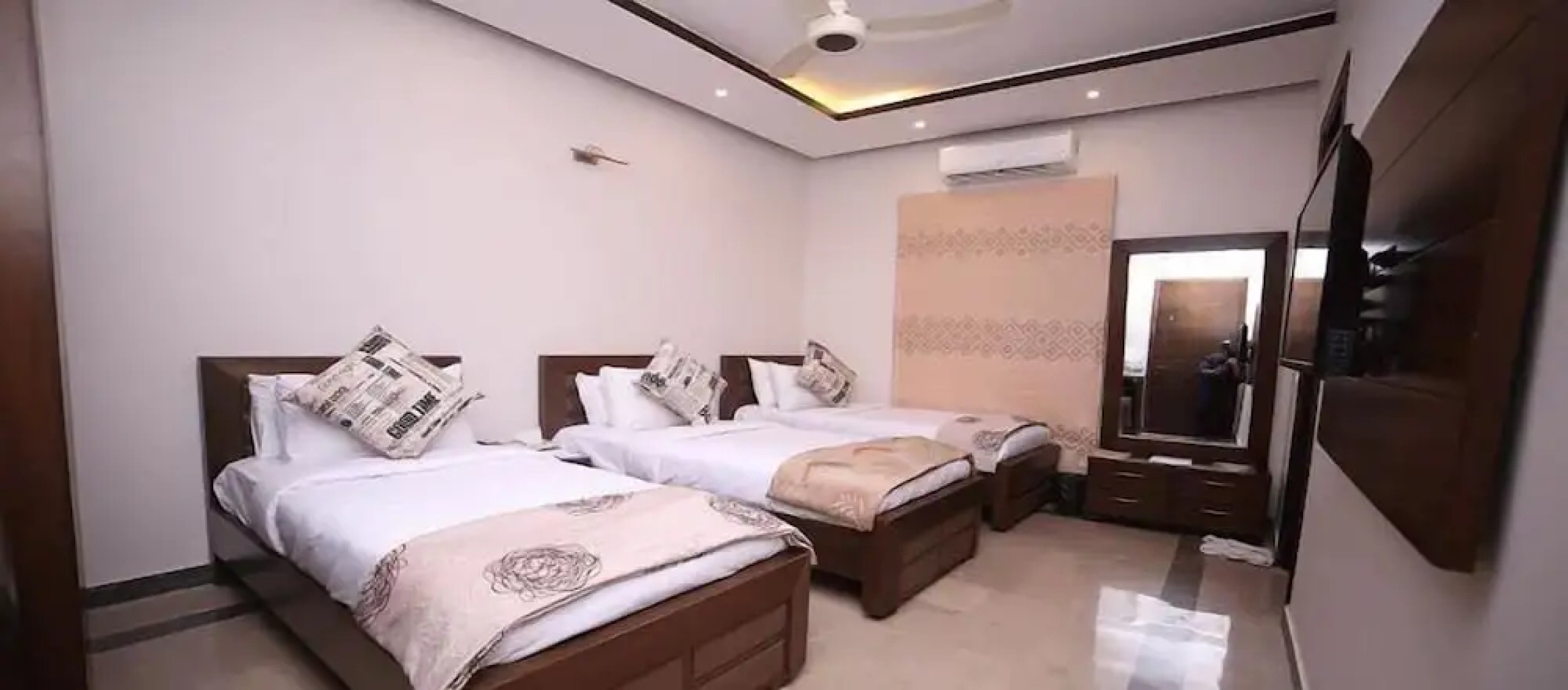 Zifan Hotel & Suites