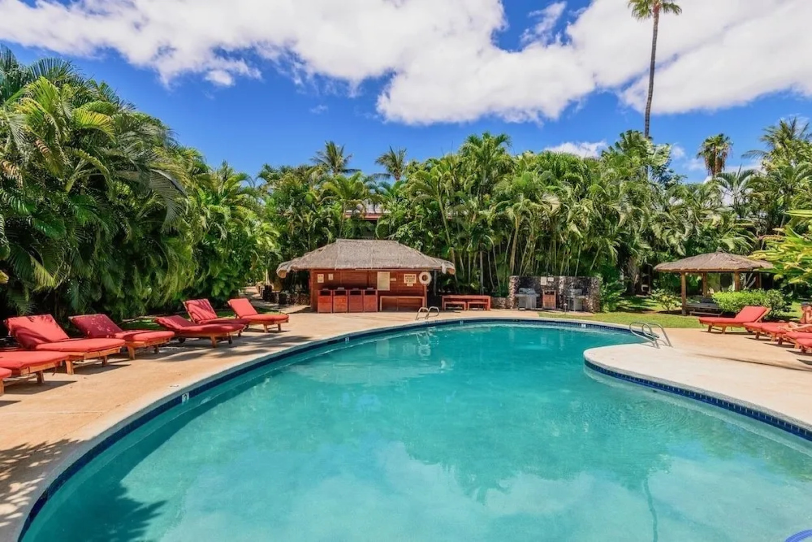 Aina Nalu D202 2 Bedroom Condo by Redawning