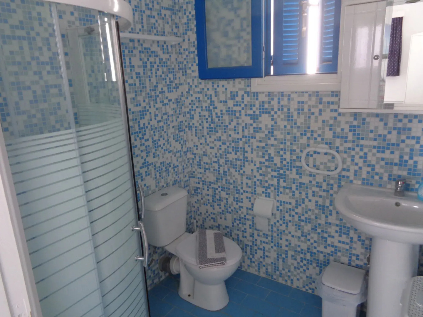 Blue and White Studios & Apartments