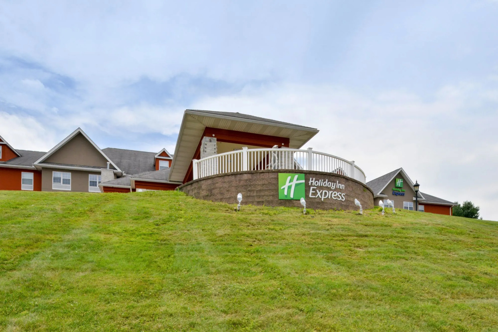 Holiday Inn Express Mystic by IHG